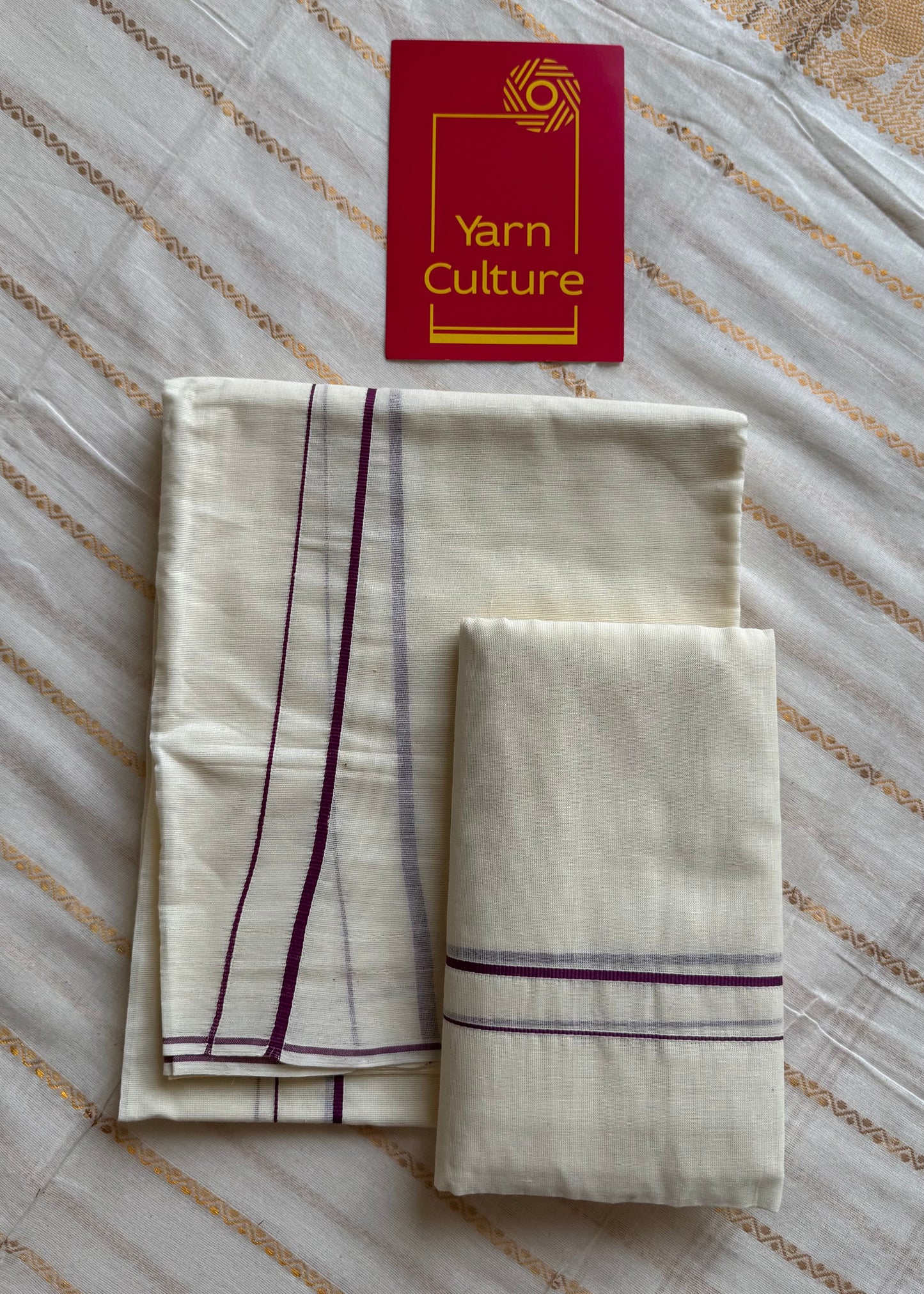 Set mund, kambikkara (thin border) with wine coloured lines - YCIEON130
