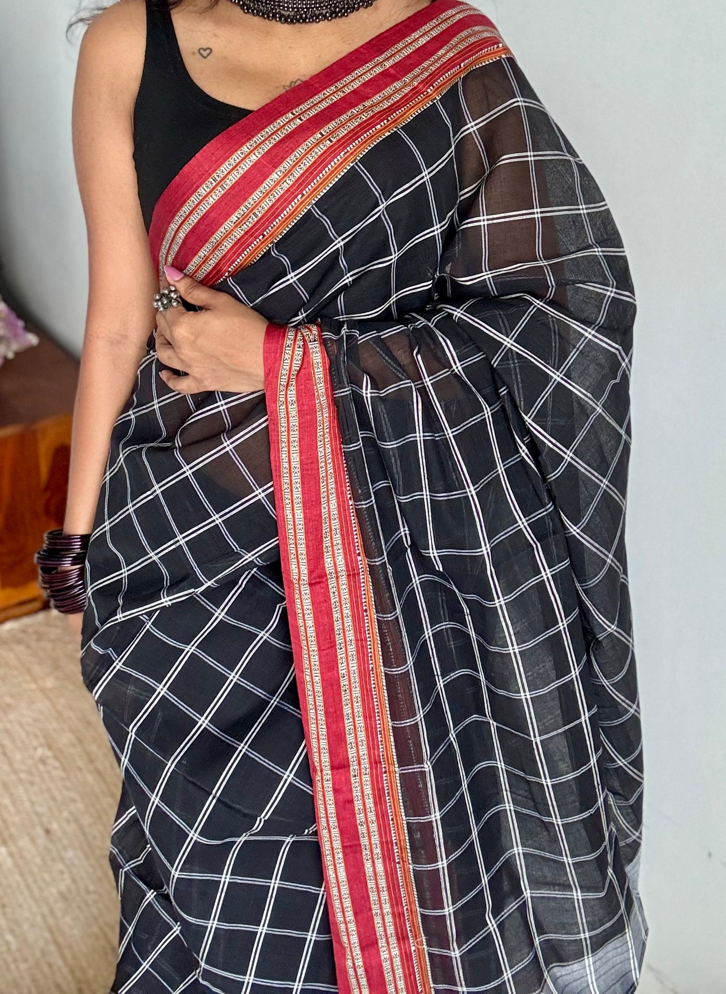 Black and white checks with red border, ilkal, soft cotton - YCLOKC223