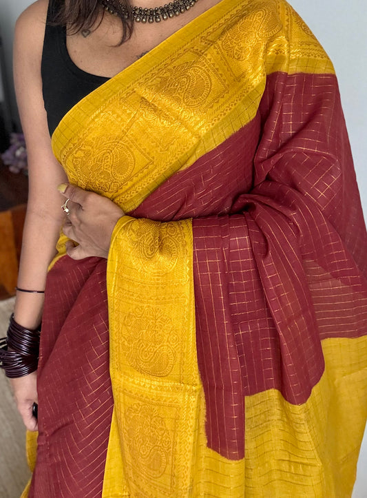 Brown with yellow contrast, zari checkered sungudi, kattuchayam dyed madurai cotton - YCCOTNMSFE333