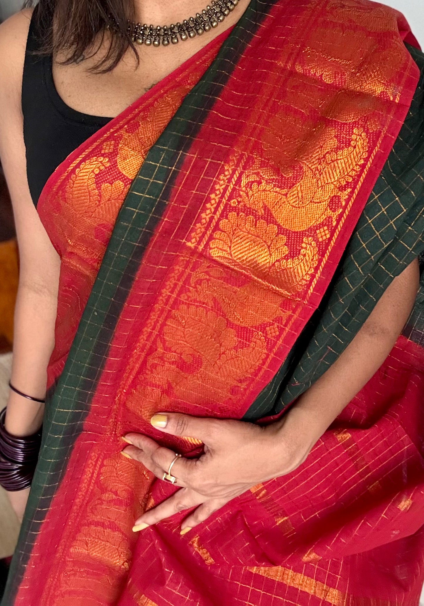 Dark green with red contrast, zari checkered sungudi, kattuchayam dyed madurai cotton - YCCOTNMSFE332