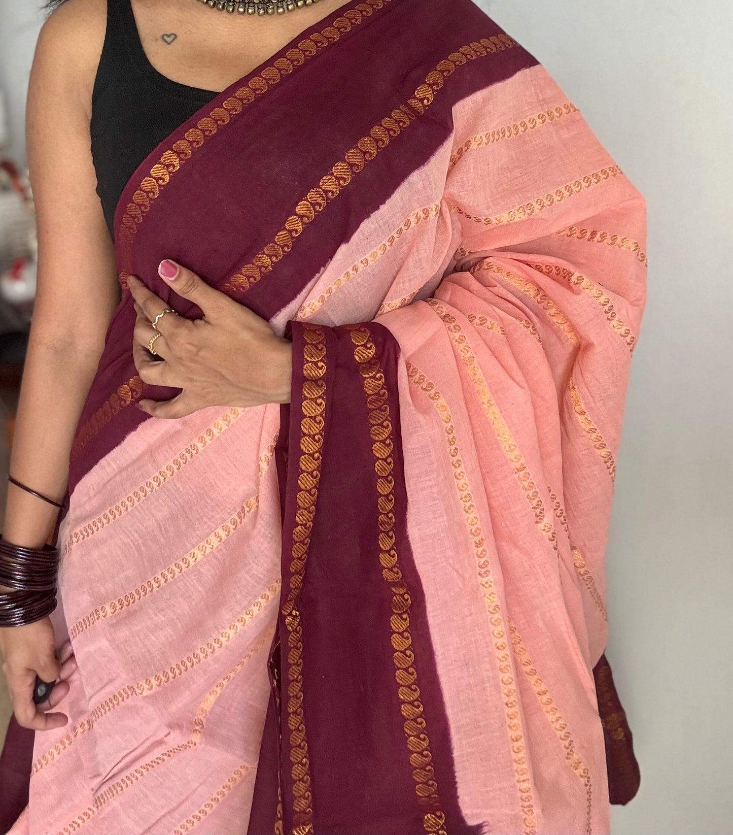 Light peach pink with maroon paisley velthaari sungudi, kattuchayam dyed madurai cotton - YCCOTNMSAP164