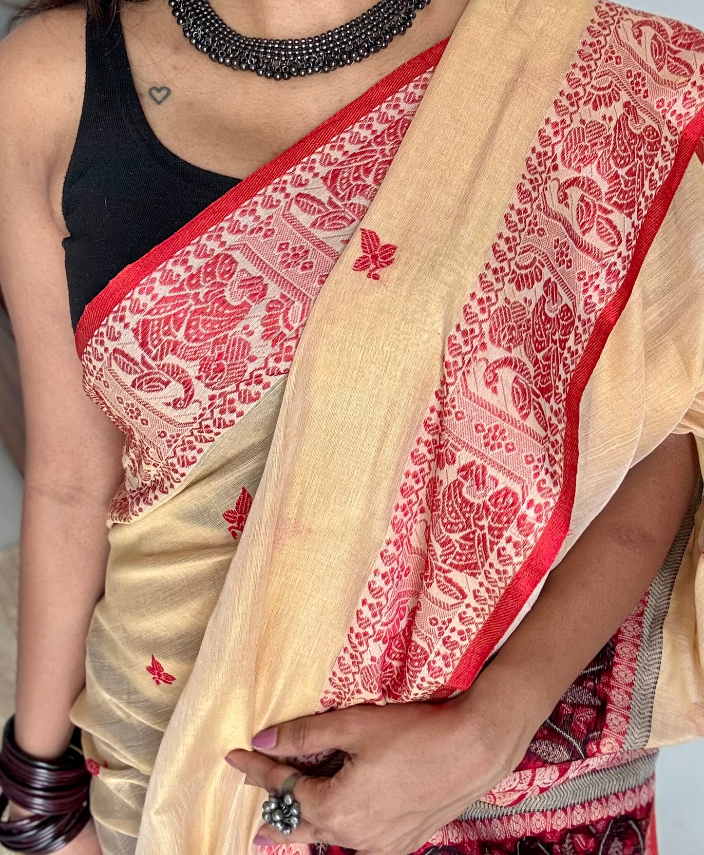 Cream with red, Baluchari-inspired soft cotton handwoven saree - YCHOTEBCJA228