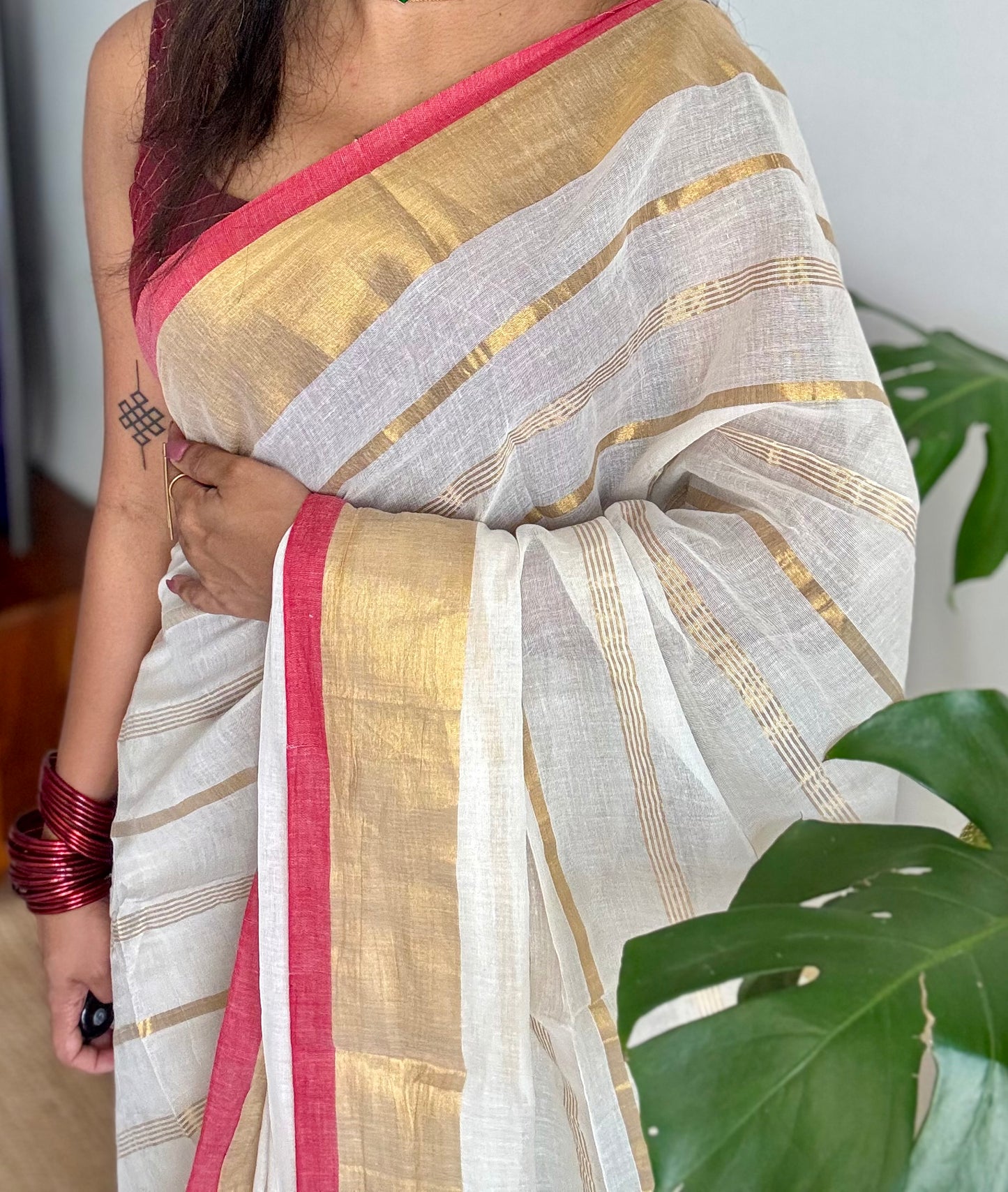 Ivory mul saree, gold stripes with red border - YCIEON04