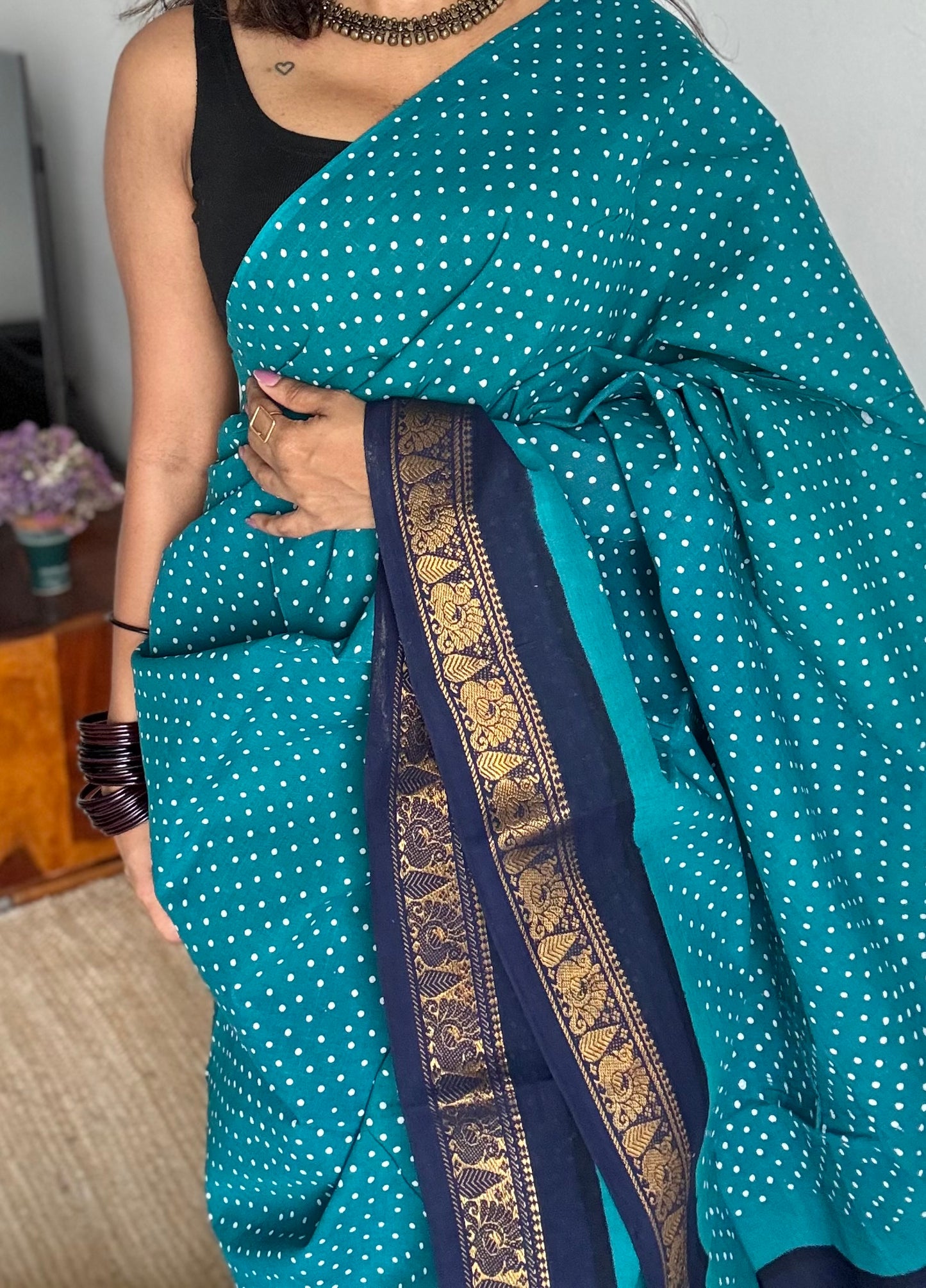 Turquoise blue with navy blue, kattuchayam dyed madurai sungudi cotton saree - YCCOTNMSFE05