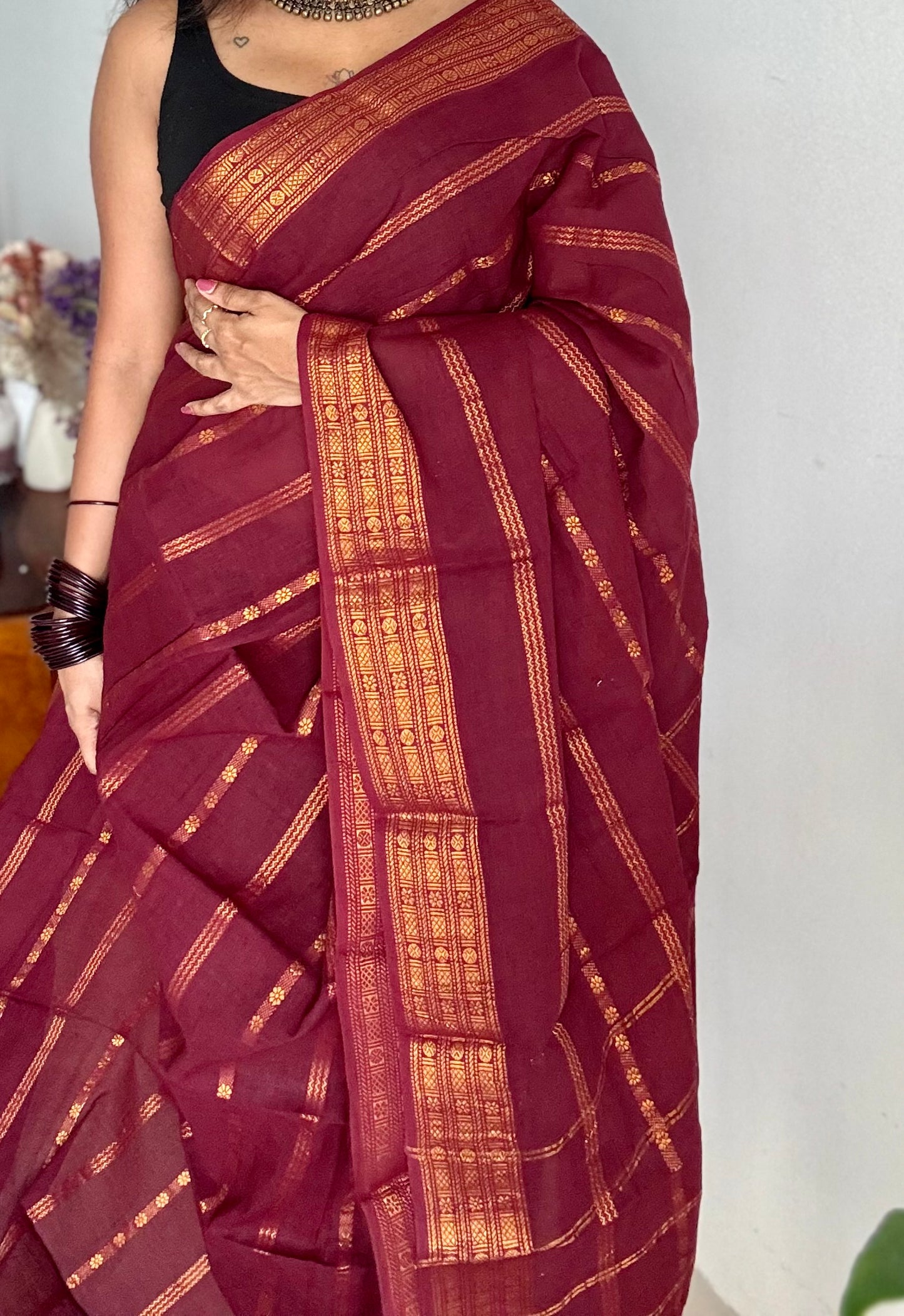 Maroon floral patterned velthaari, kattuchayam dyed madurai cotton saree  - YCCOTNMSAP211