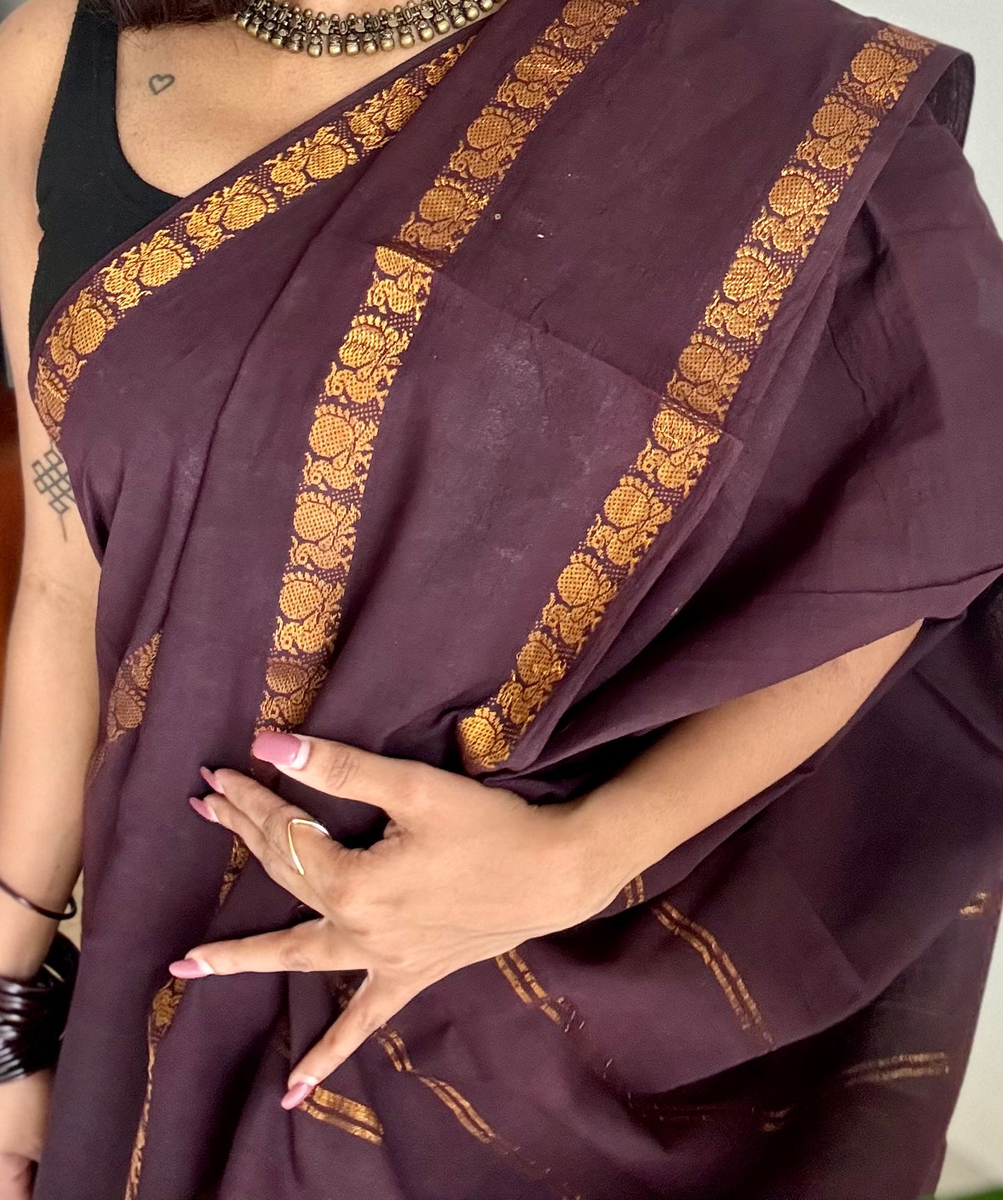 Vaiga : Brown rettaipettu peacock double bordered, kattuchayam dyed madurai cotton saree  - YCCOTNMSJUL04