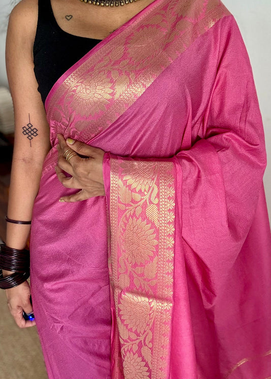 Pink, semi crepe silk saree with antique gold floral border - YCLOKOC55