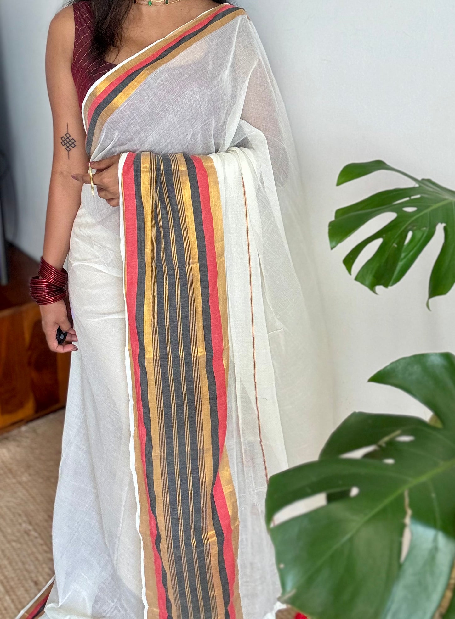 Ivory mul saree, red, black and gold striped border - YCIEON36