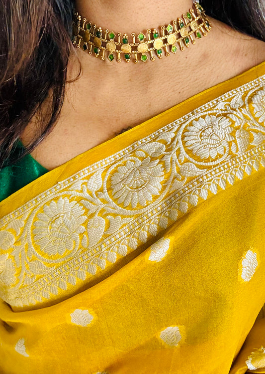 Coin and green stone neckpiece with earrings - YCGPNP635