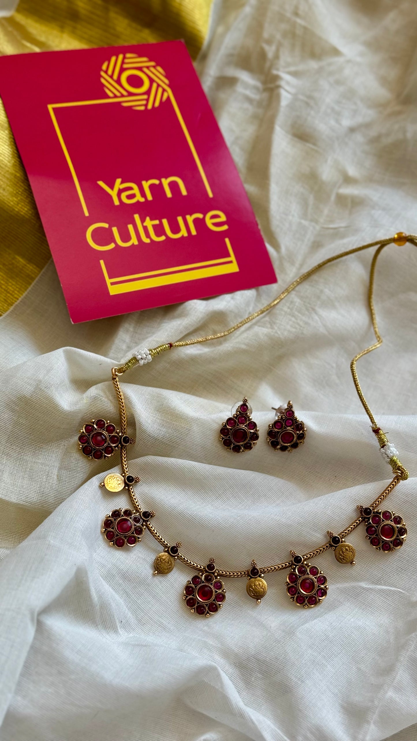 Red kemp and coin pendant neckpiece, with earrings - YCGPNP622