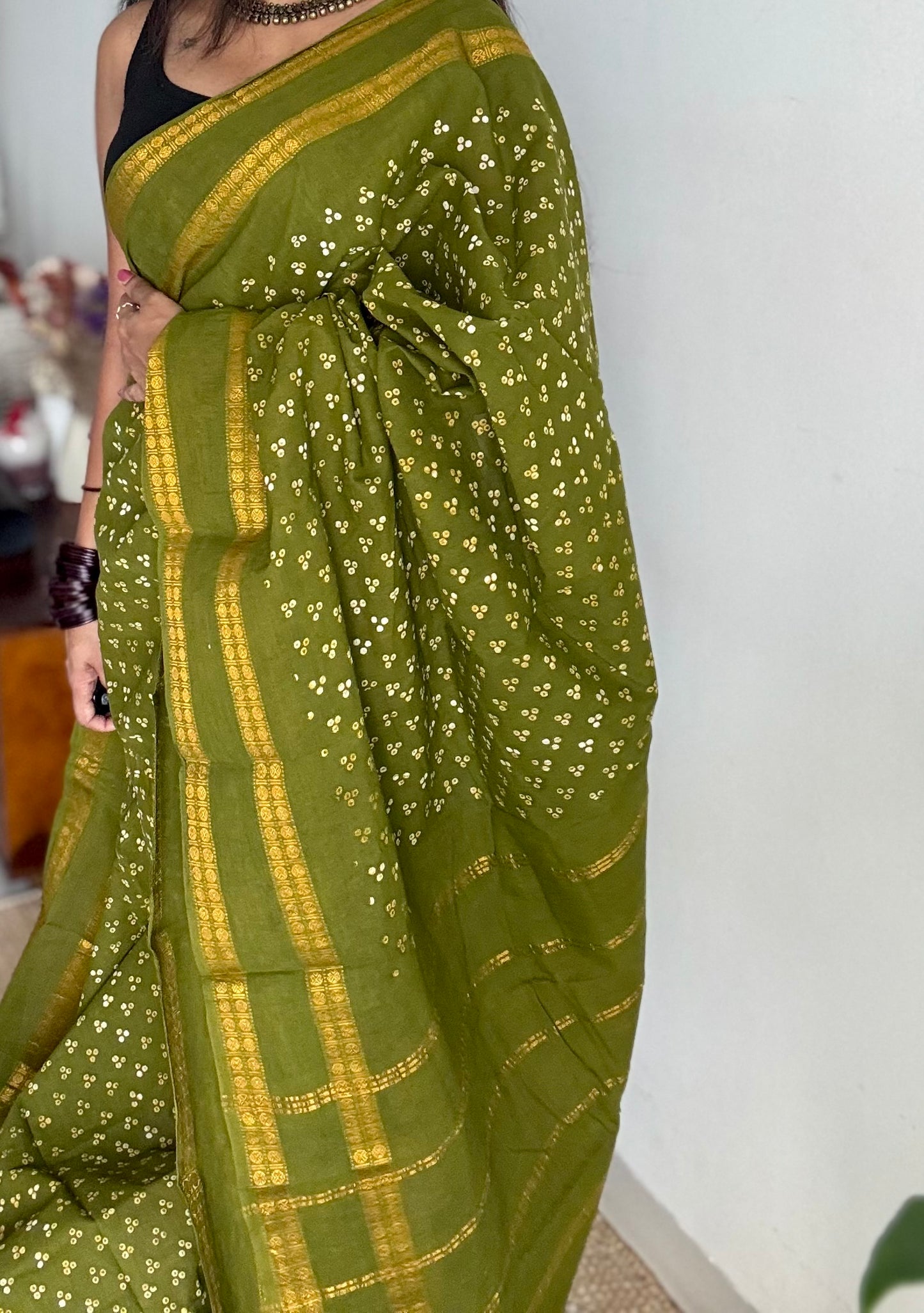 Green, wax dot printed sungudi, kattuchayam dyed madurai cotton - YCCOTNMSAP149