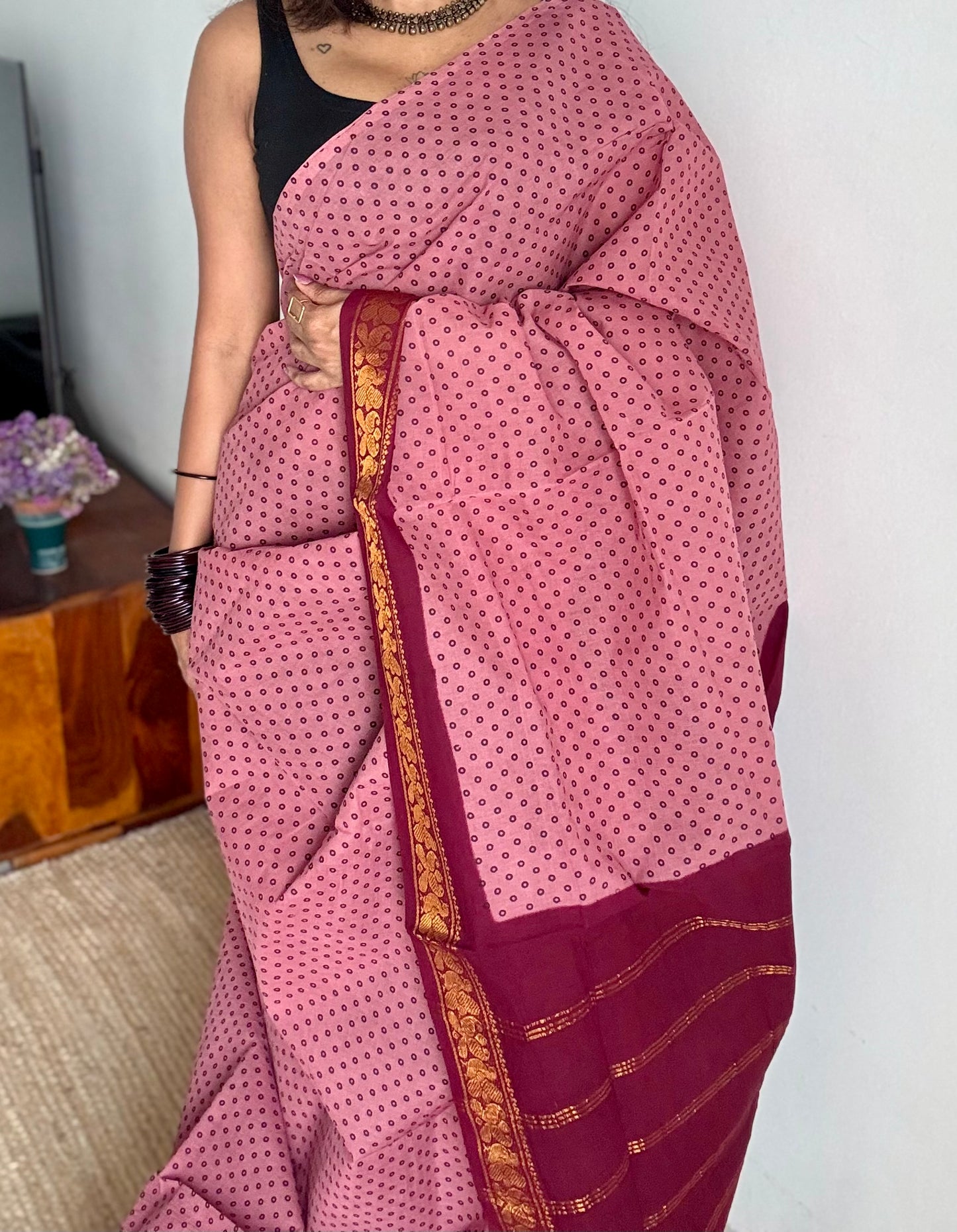 Dusty pink with red, kattuchayam dyed madurai sungudi cotton saree - YCCOTNMSFE04
