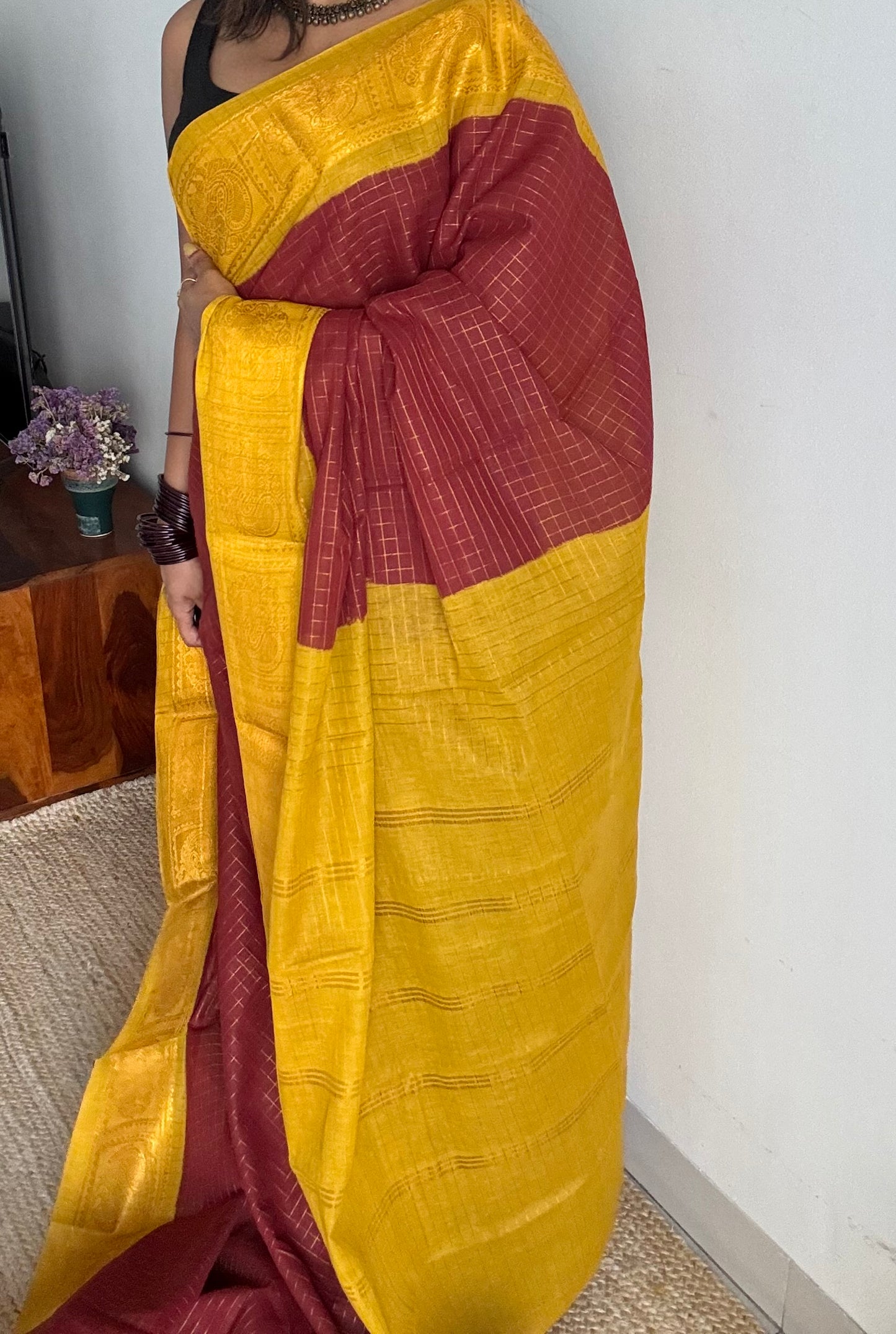Brown with yellow contrast, zari checkered sungudi, kattuchayam dyed madurai cotton - YCCOTNMSFE333