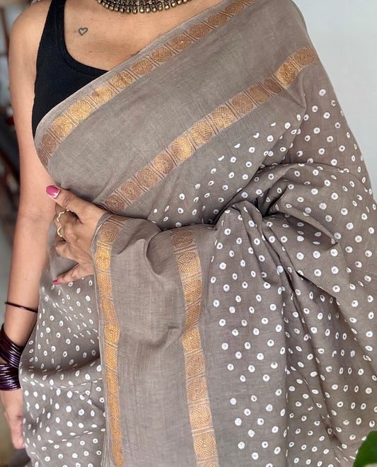 Grey, wax dot printed sungudi, kattuchayam dyed madurai cotton - YCCOTNMSAP152