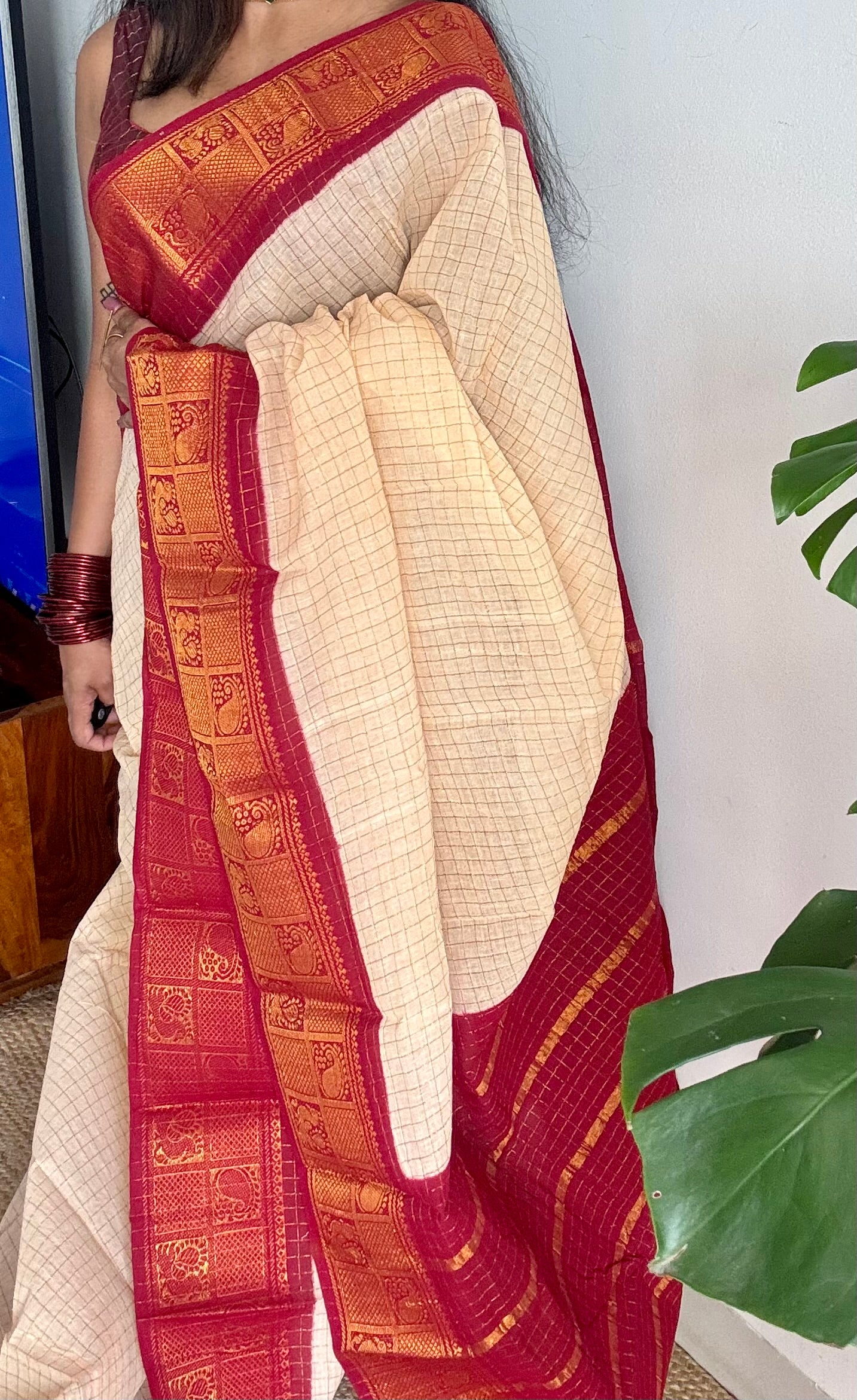 Ivory with red contrast zari checkered sungudi, kattuchayam dyed madurai cotton - YCIEON99