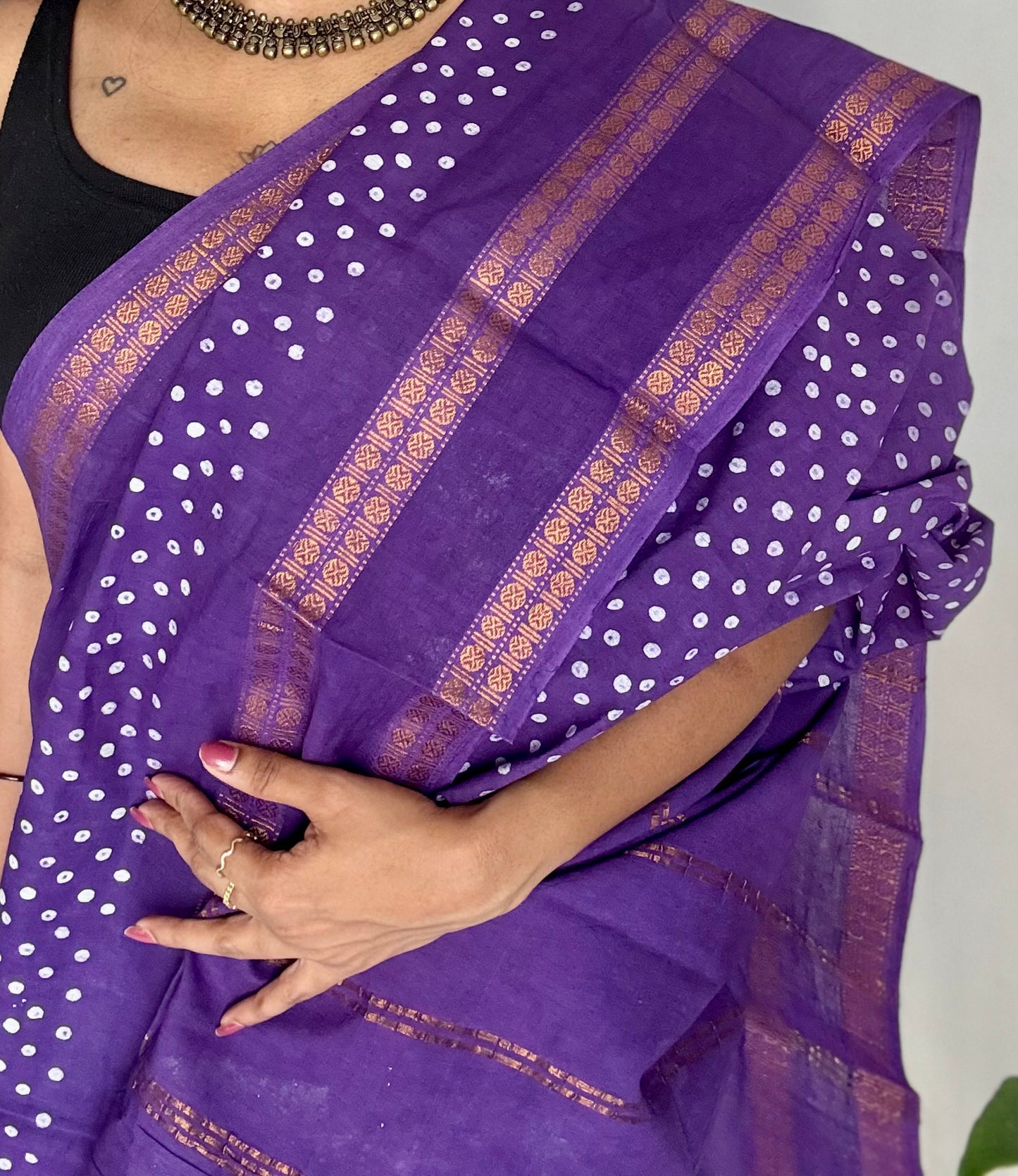 Purple, wax dot printed sungudi, kattuchayam dyed madurai cotton - YCCOTNMSAP156