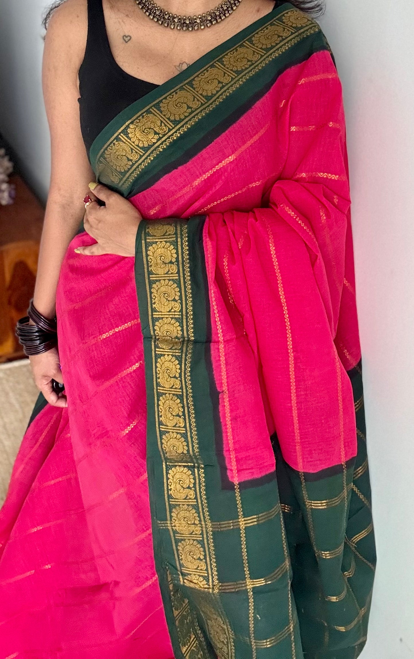 Hot pink with dark green veldhaari, kattuchayam dyed, madurai cotton - YCCOTNSEMS94