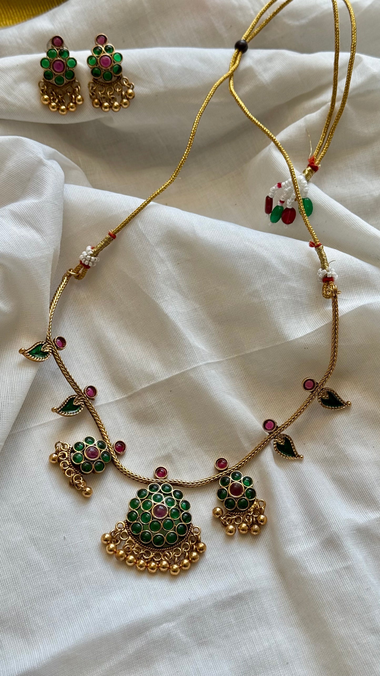 Green kemp pendant neckpiece with earrings - YCGPNP643