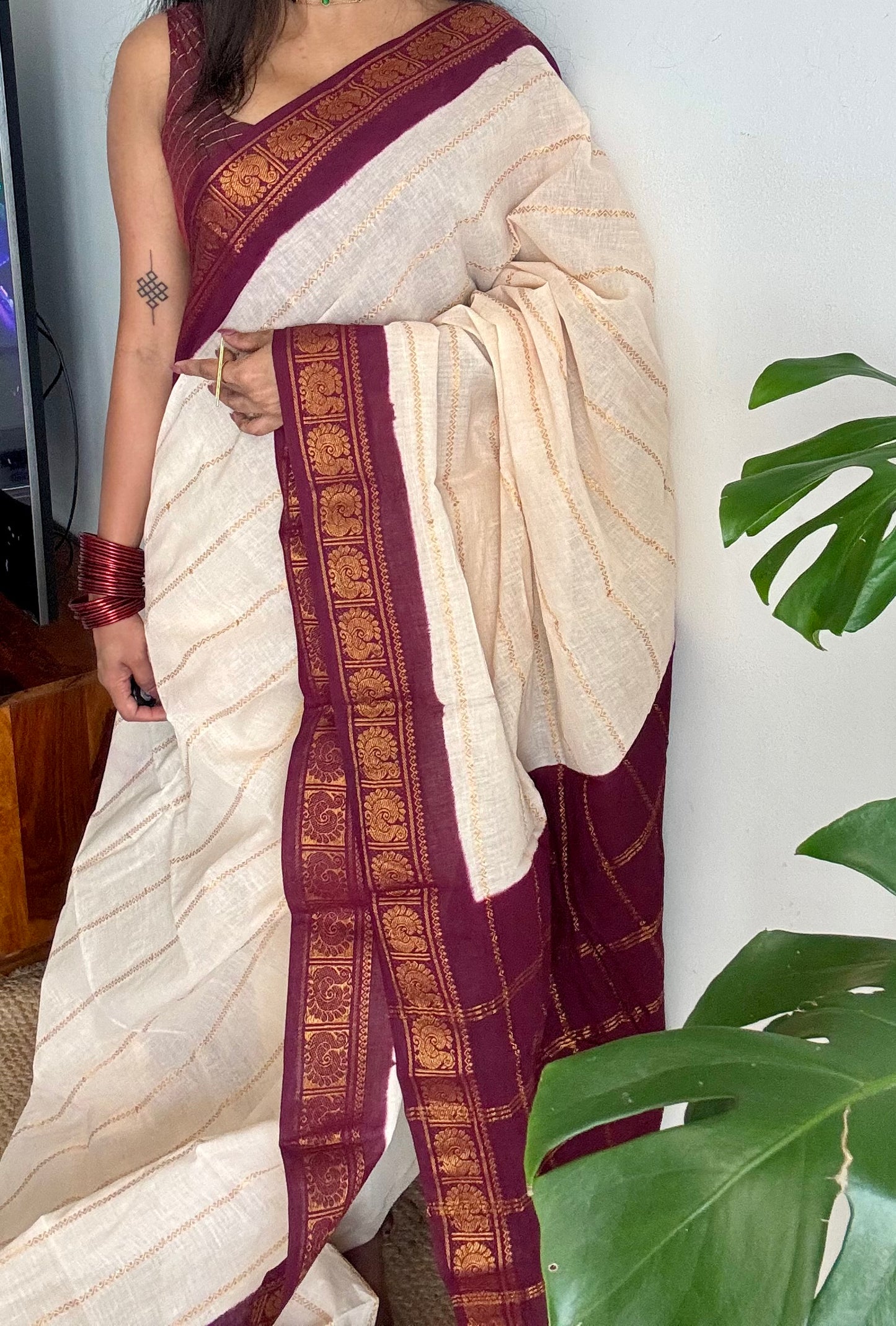 Samantha : Chandanam - Sandal with maroon contrast velthaari sungudi, kattuchayam dyed madurai cotton - YCIEON102