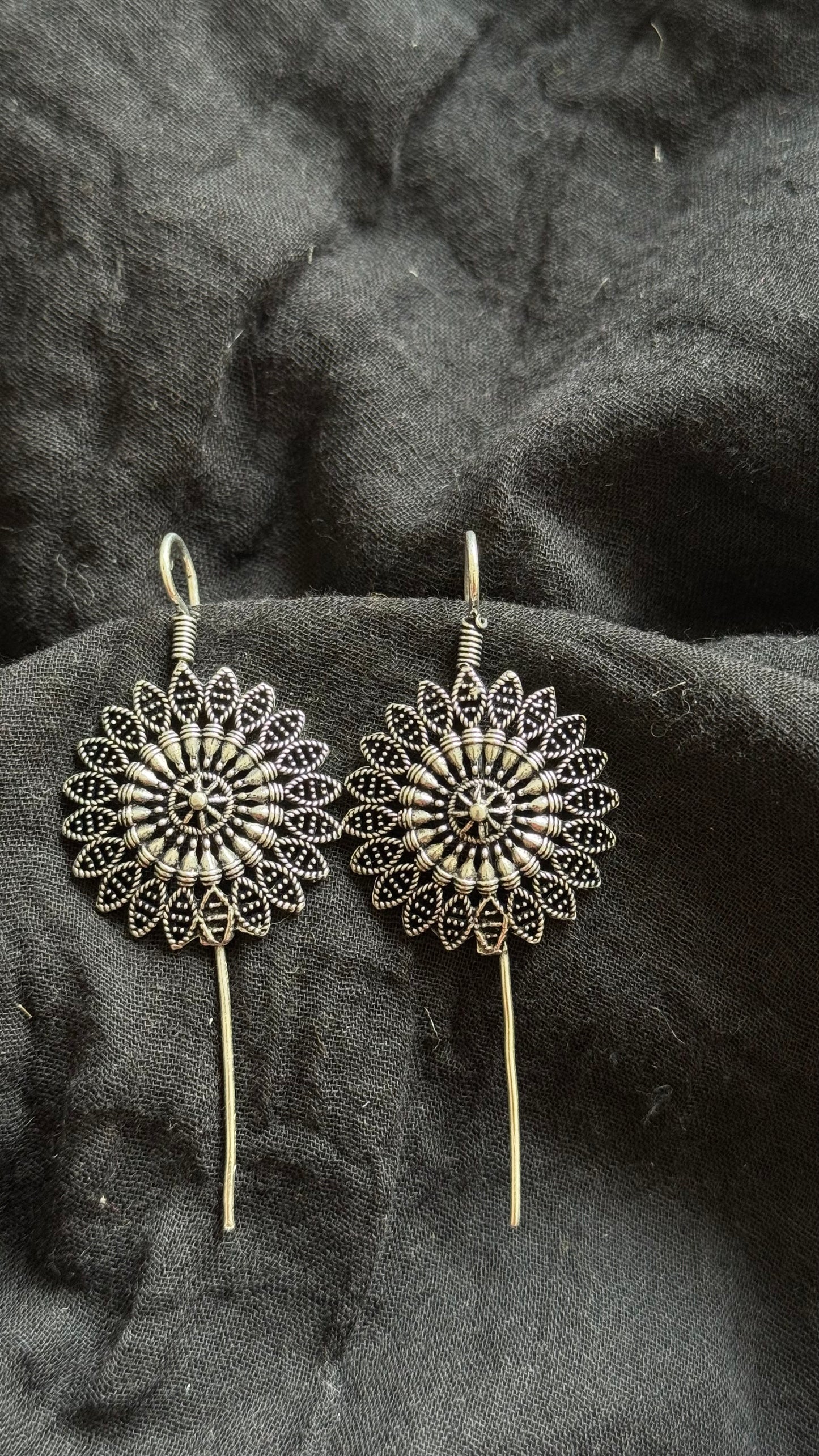 Oxidised silver, floral patterned earcuff - YCOSEC704