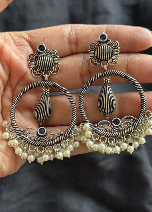 Round earring with beads, blue stone, black polished oxidised silver - YCOSER488