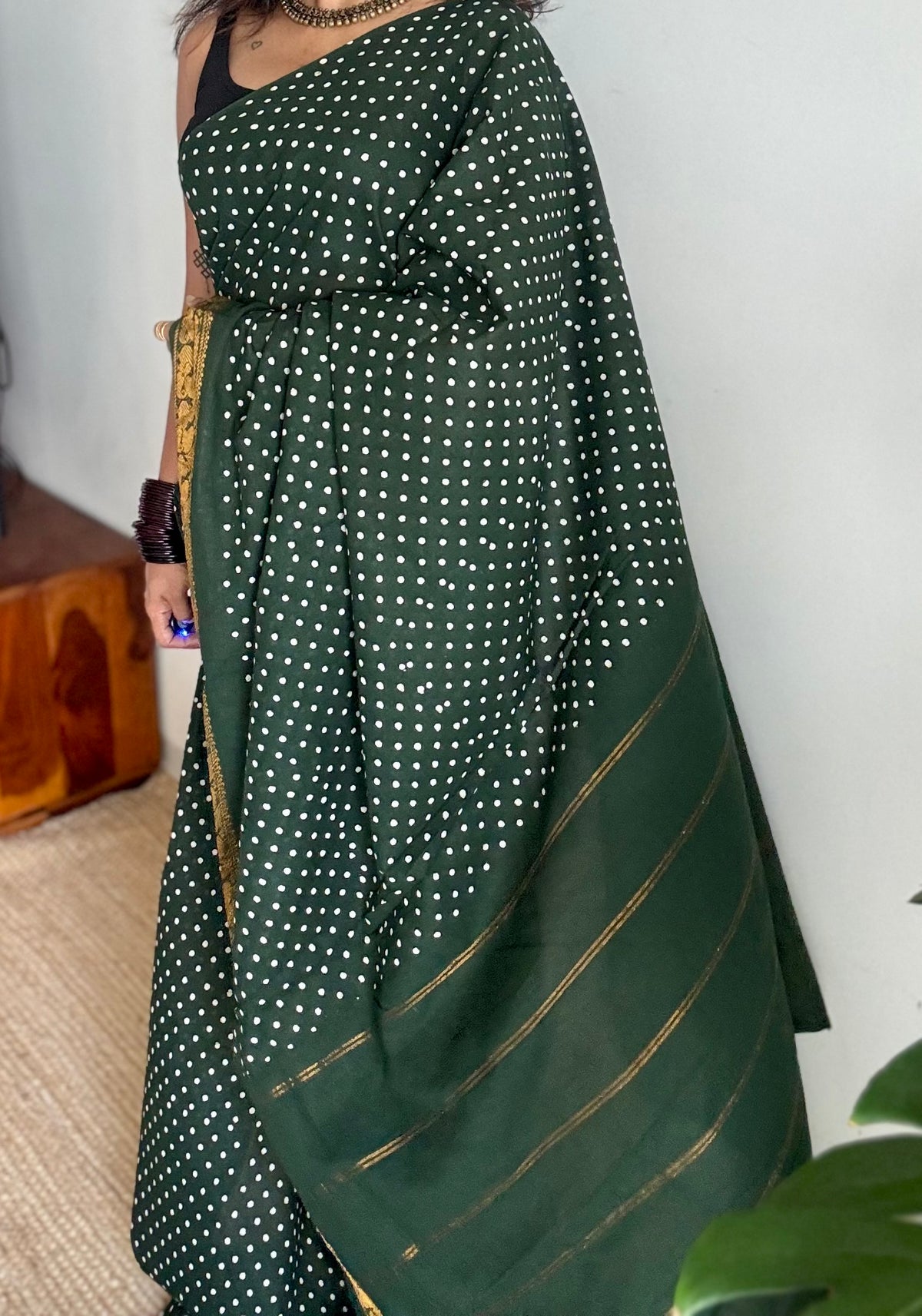 Dark green sungudi dotted, single-side border, kattuchayam dyed madurai cotton saree - YCCOTNMSSE04
