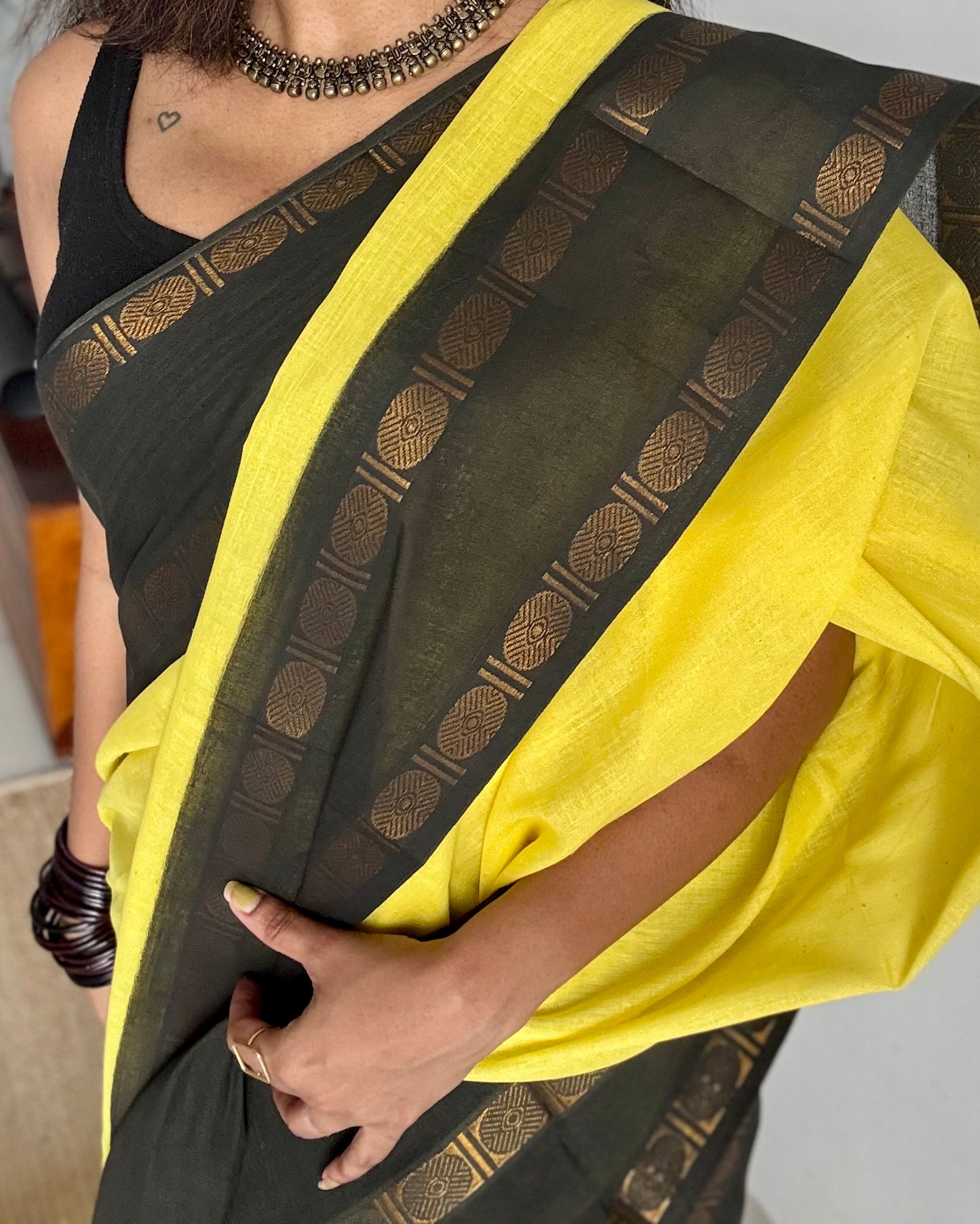 Lemon yellow with black, kattuchayam dyed madurai soft cotton - YCCOTNMSJA192