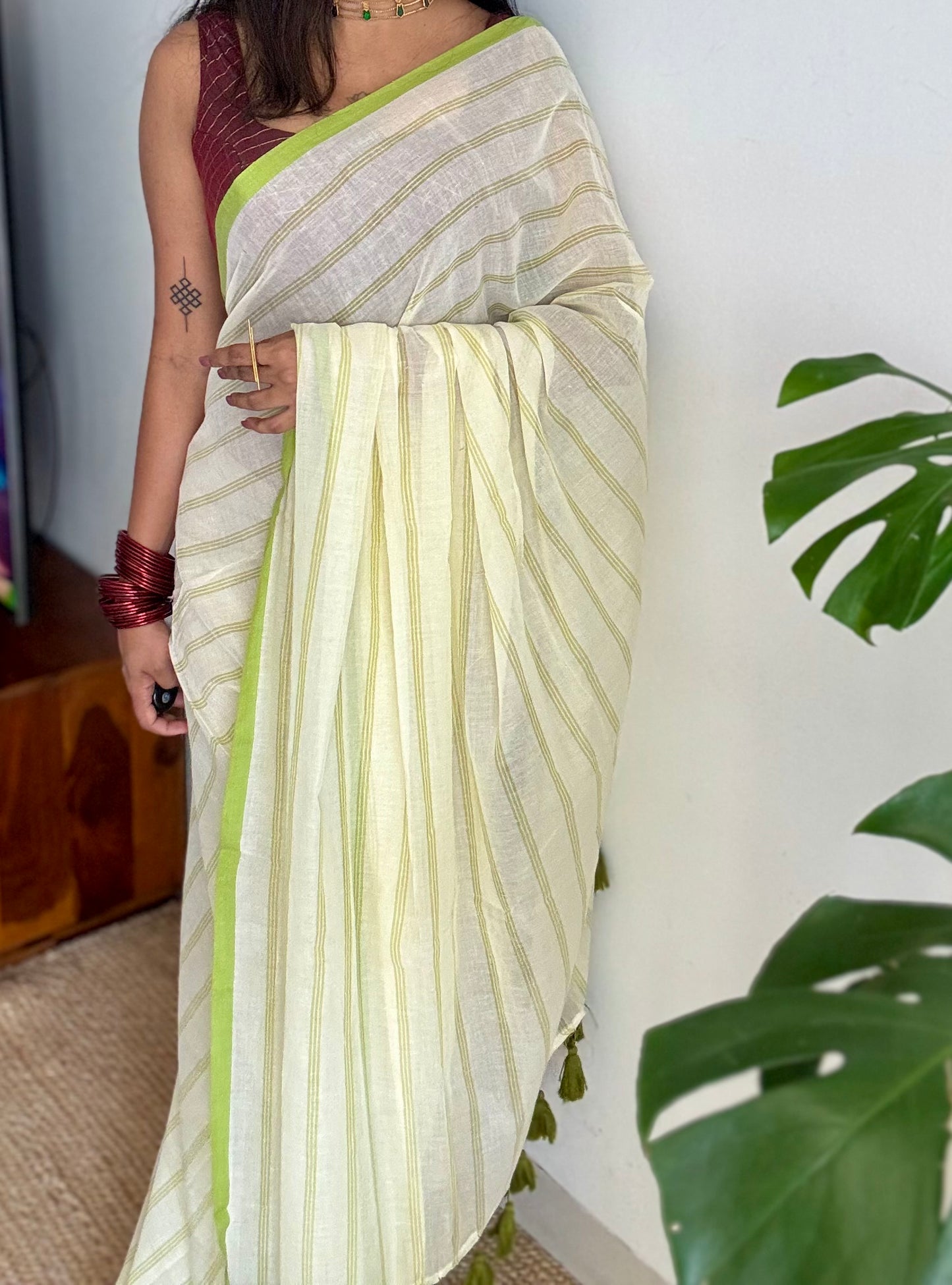 Ivory mul saree, green stripes - YCIEON23