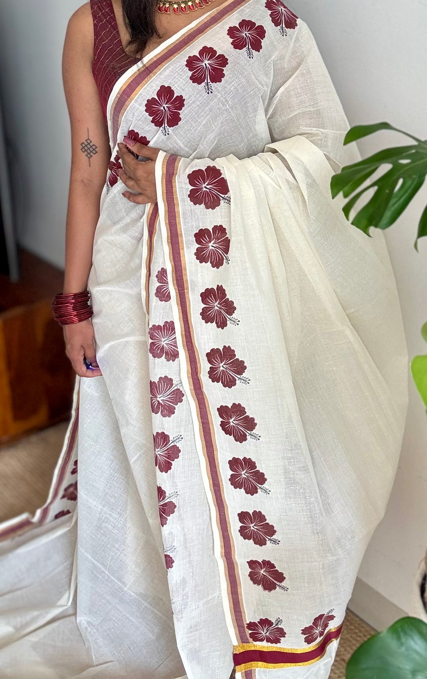 Ivory and gold soft cotton saree, maroon hibiscus (chembarathi) flowers - YCIEON62