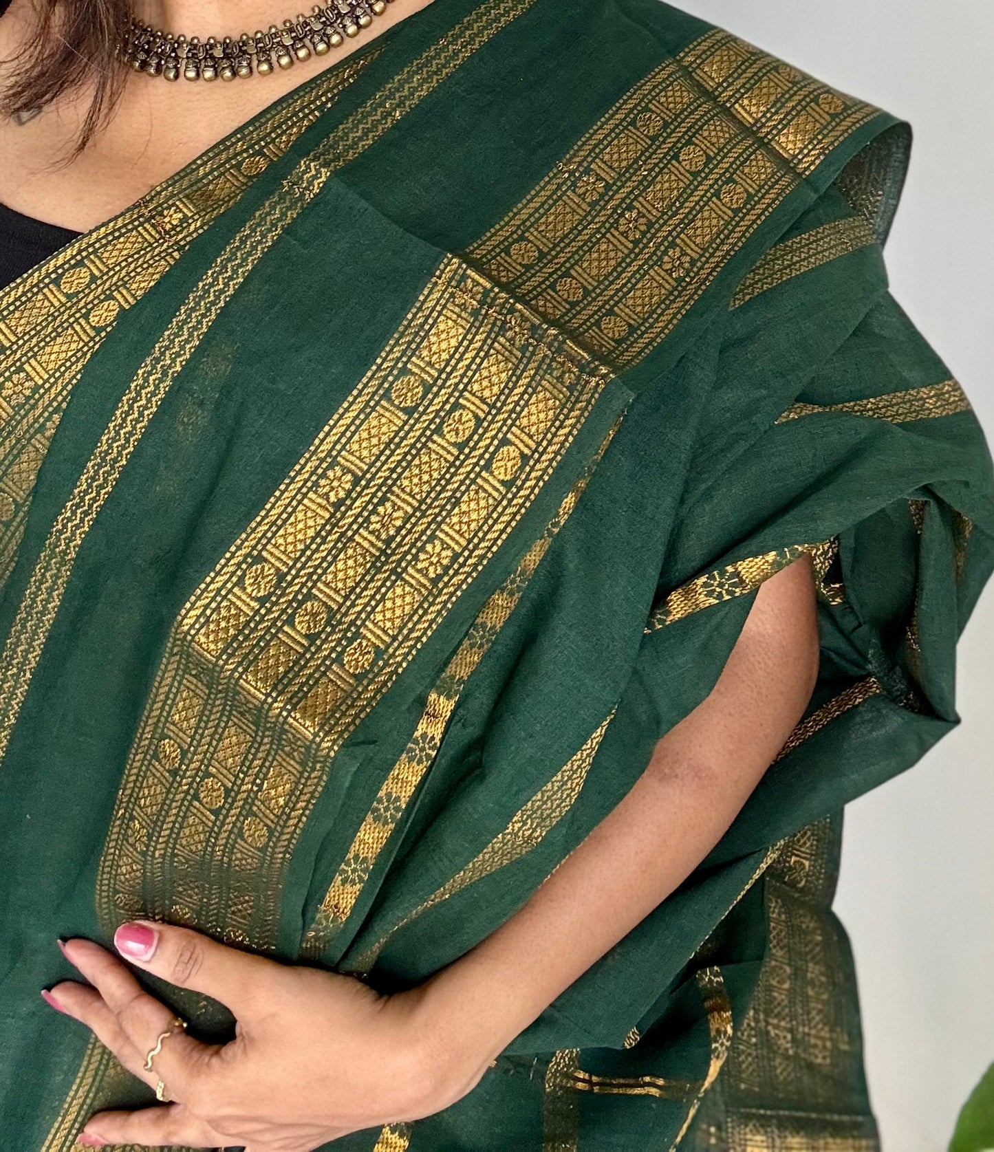 Dark green floral patterned velthaari, kattuchayam dyed madurai cotton saree  - YCCOTNMSAP213