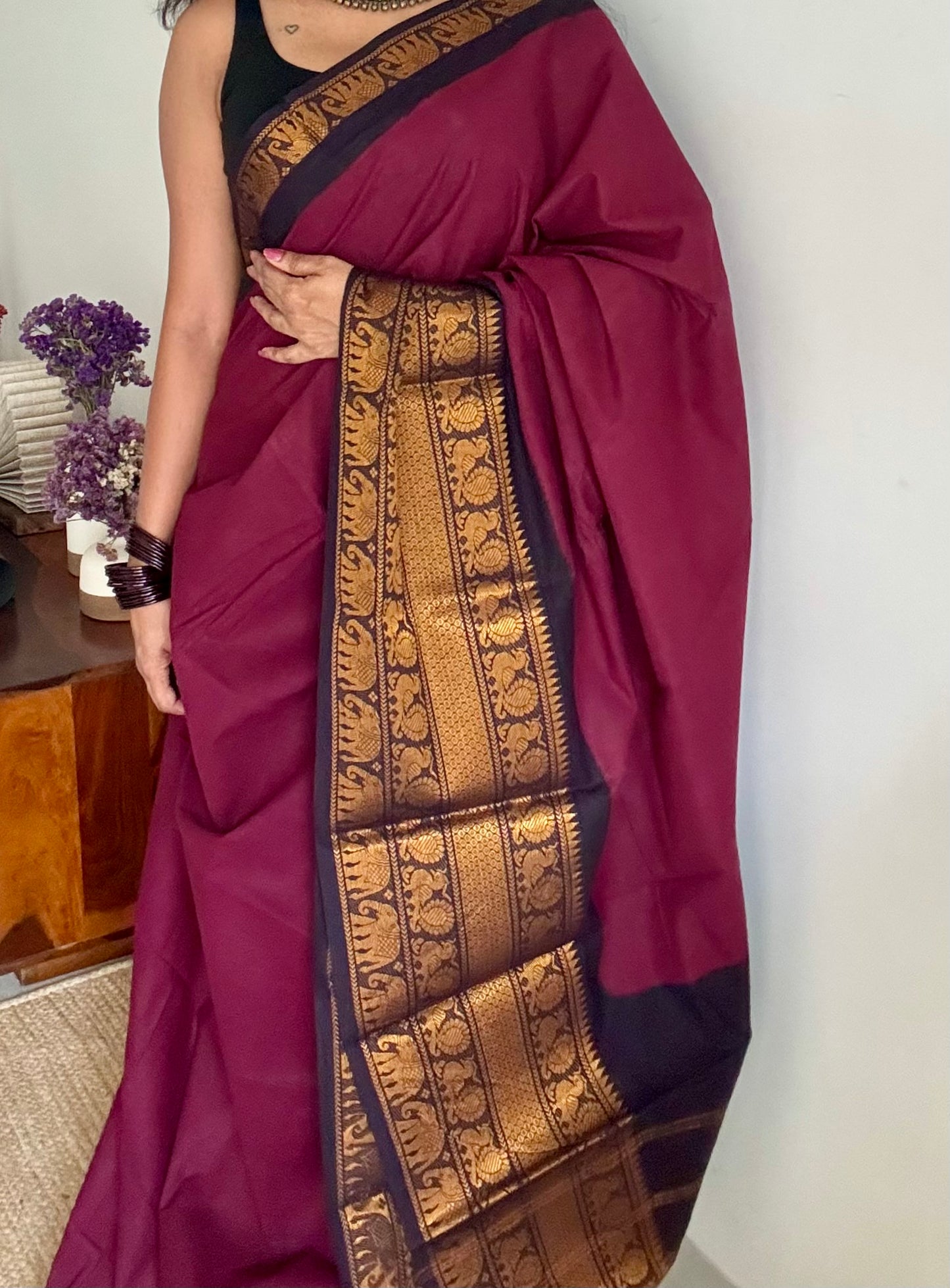 Maroon long border sungudi saree with black contrast, kattuchayam dyed madurai cotton - YCCOTNMA253