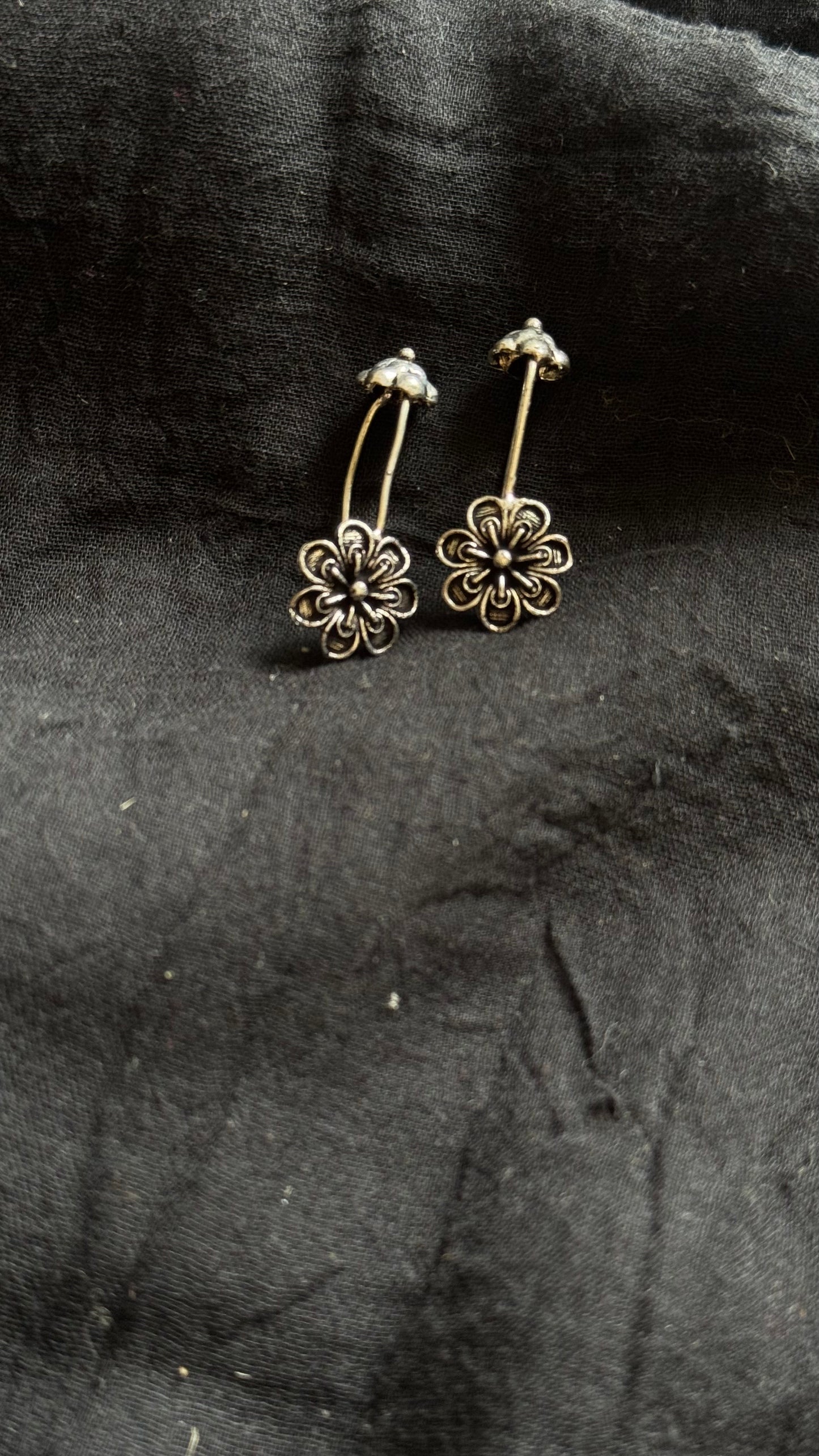 Bugadi clip-on (non pierced), oxidised silver - YCOSEBU521