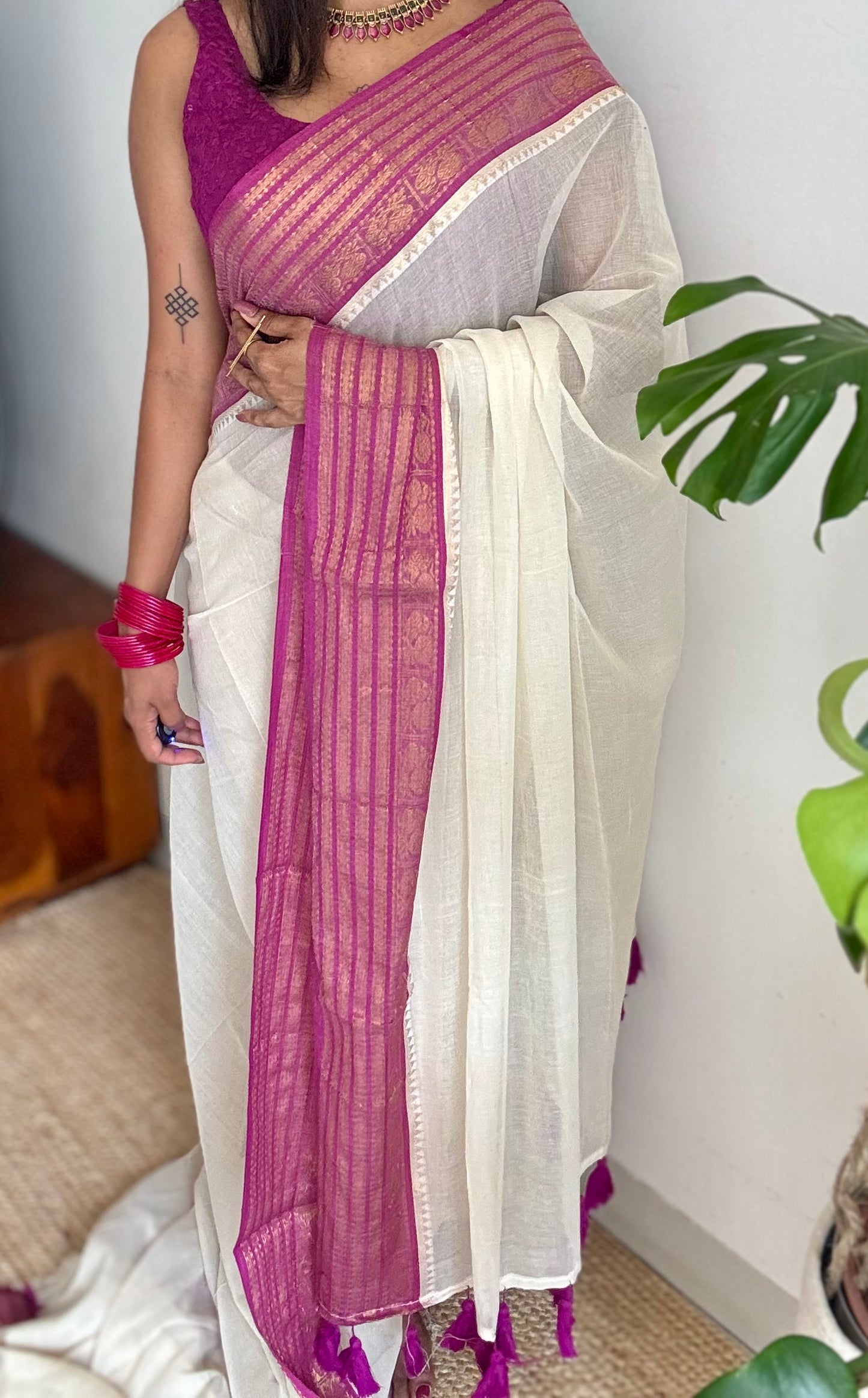 Ivory mul saree, purple pink kanchi border - YCIEON17