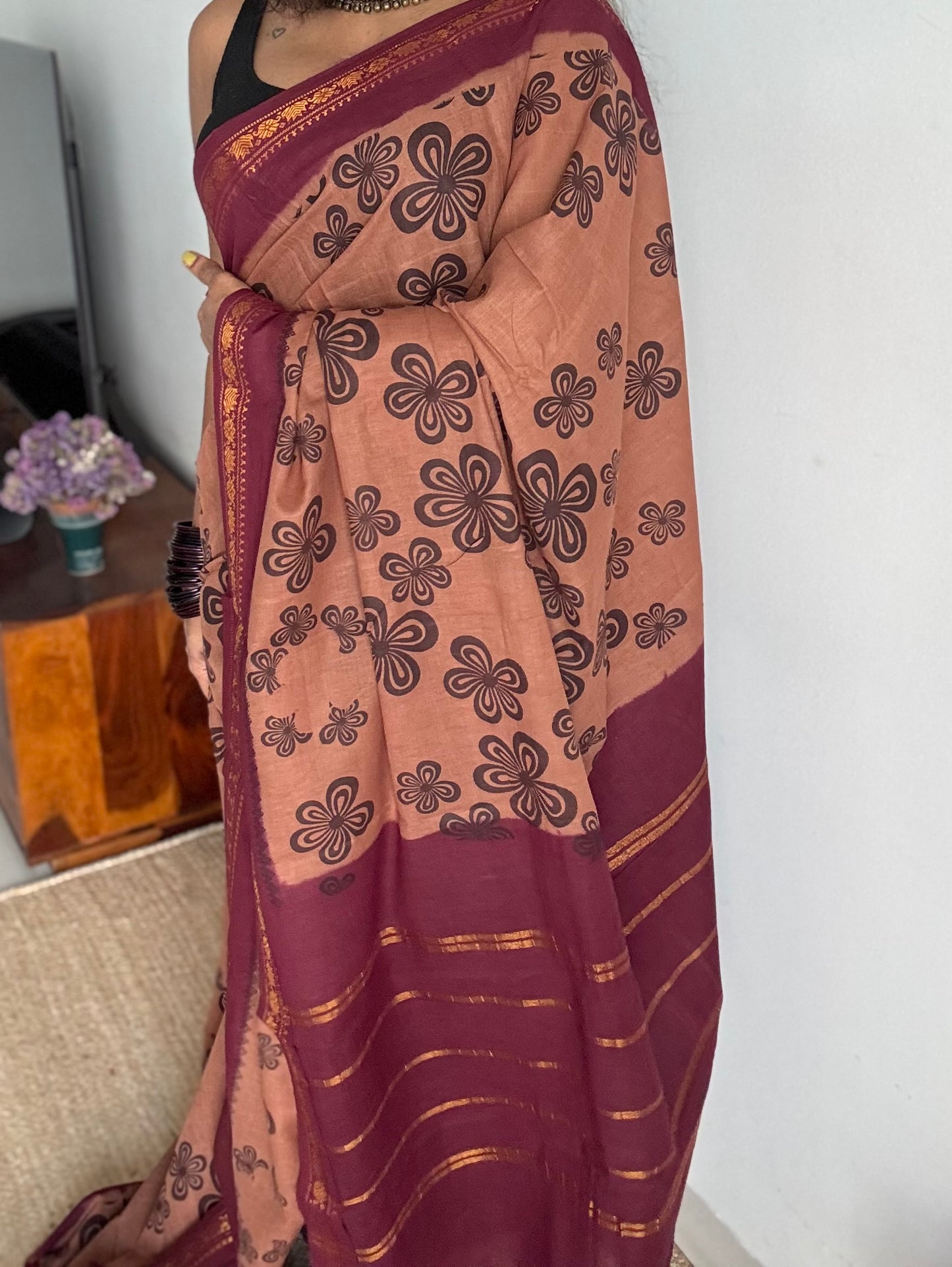 Light brown with maroon, motif printed, kattuchayam dyed madurai sungudi cotton saree - YCCOTNMSFE77