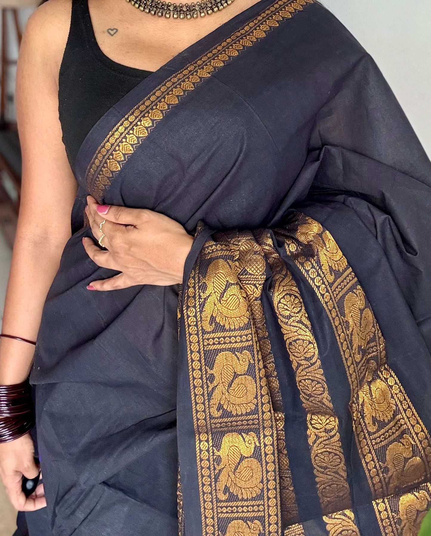Black long border sungudi, kattuchayam dyed madurai cotton - YCCOTNMSAP134