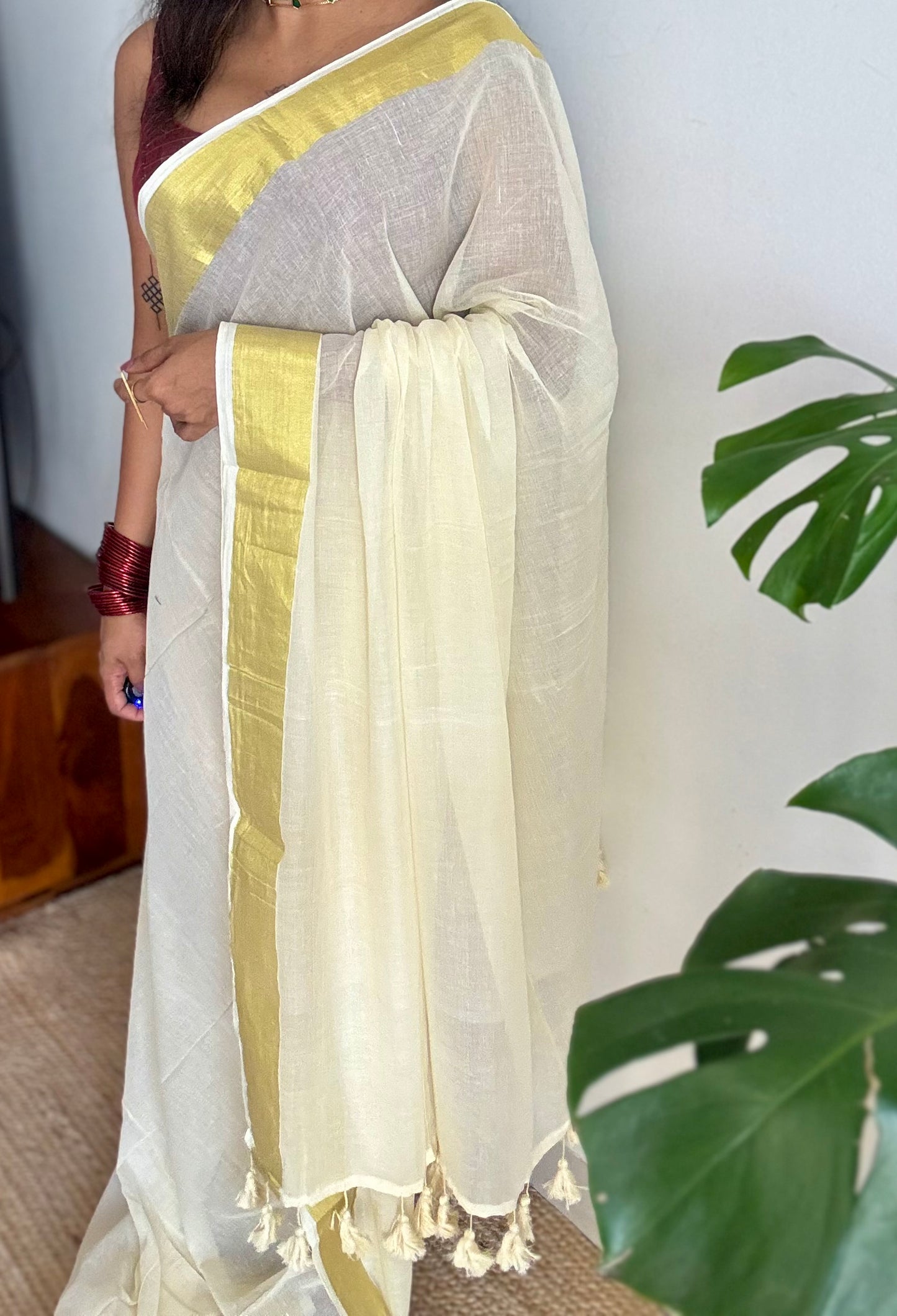Ivory mul saree, gold border - YCIEON32