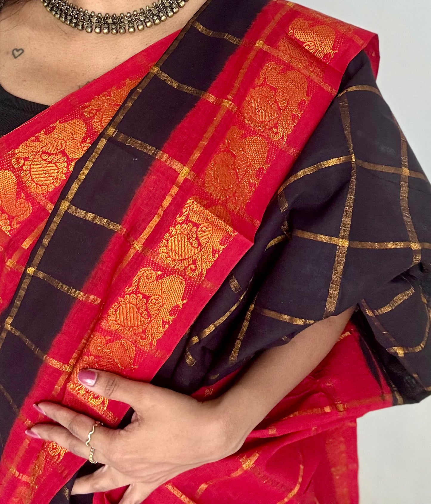 Black with red pavithra kattam sungudi, madurai cotton - YCCOTNMSAP142