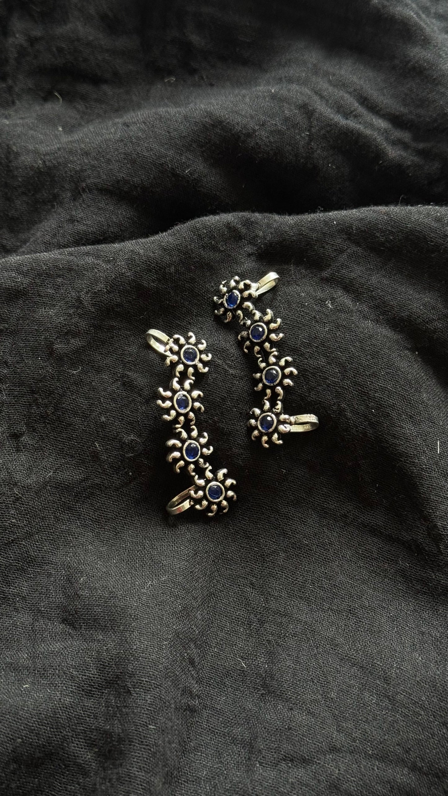 Oxidised silver, blue stone floral patterned earcuff - YCOSEC707