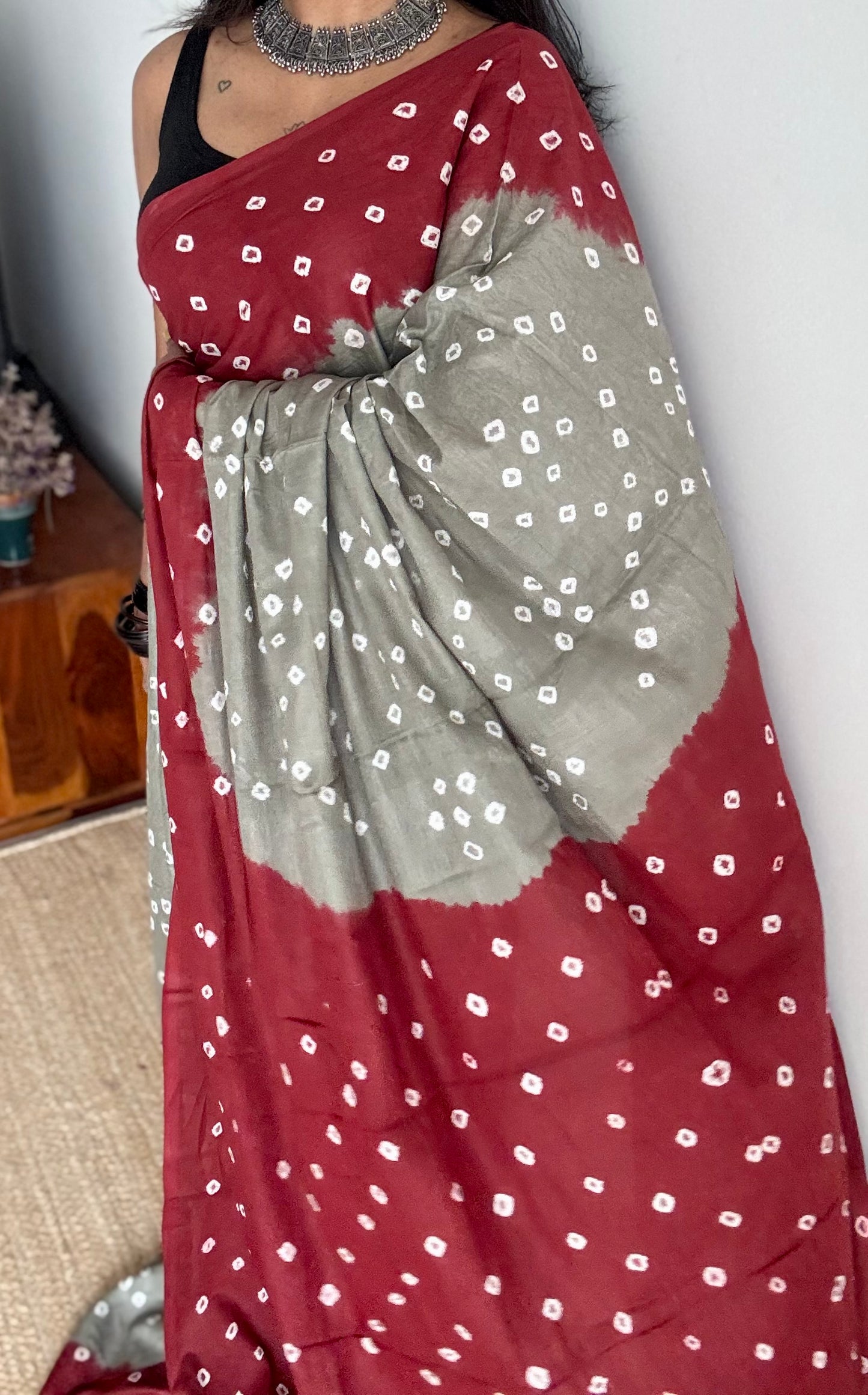 Grey with maroon Sungudi/Bandhani, soft cotton - YCCOTNSEMS74