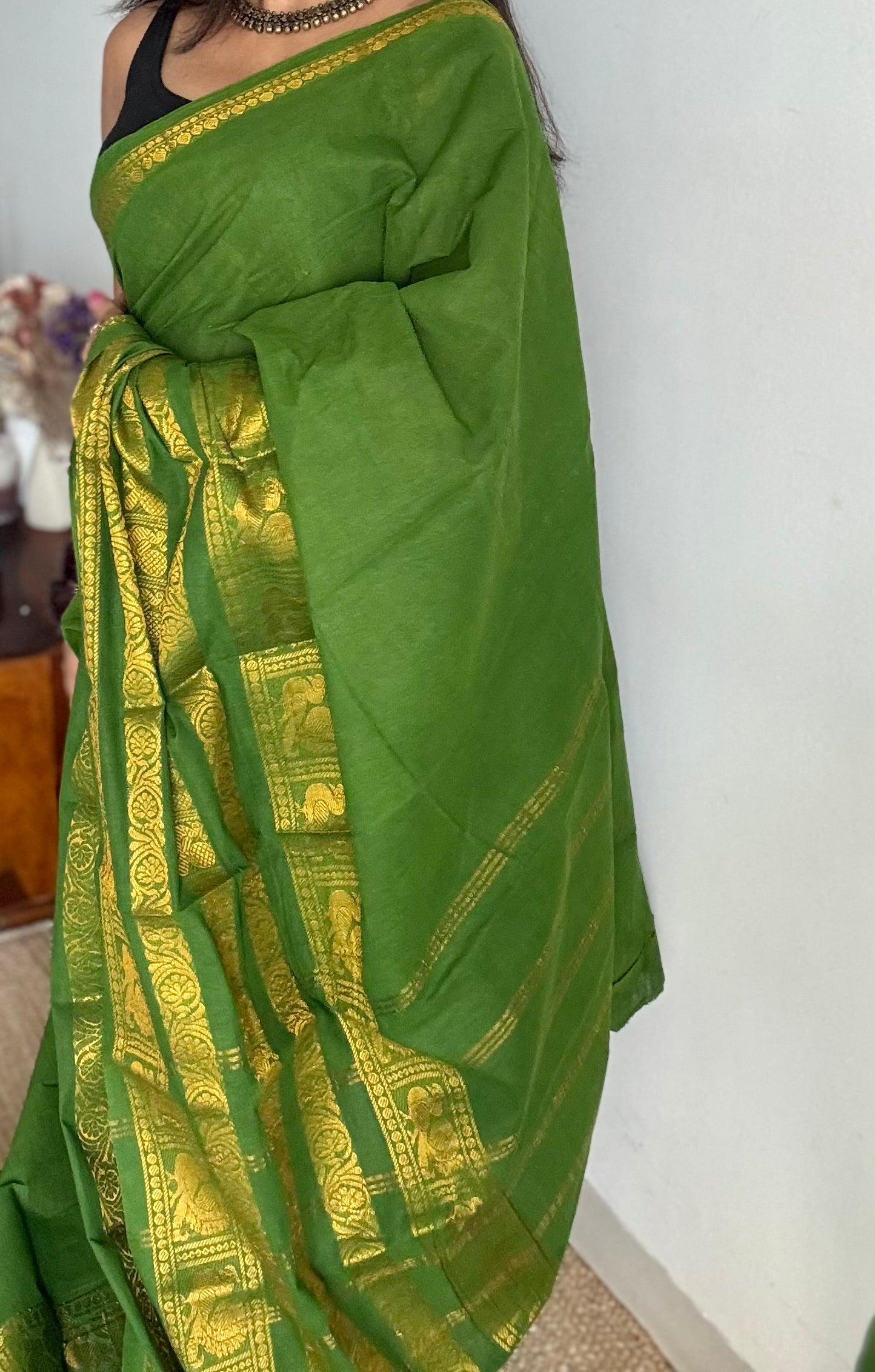 Bright green long border sungudi, kattuchayam dyed madurai cotton - YCCOTNMSAP132