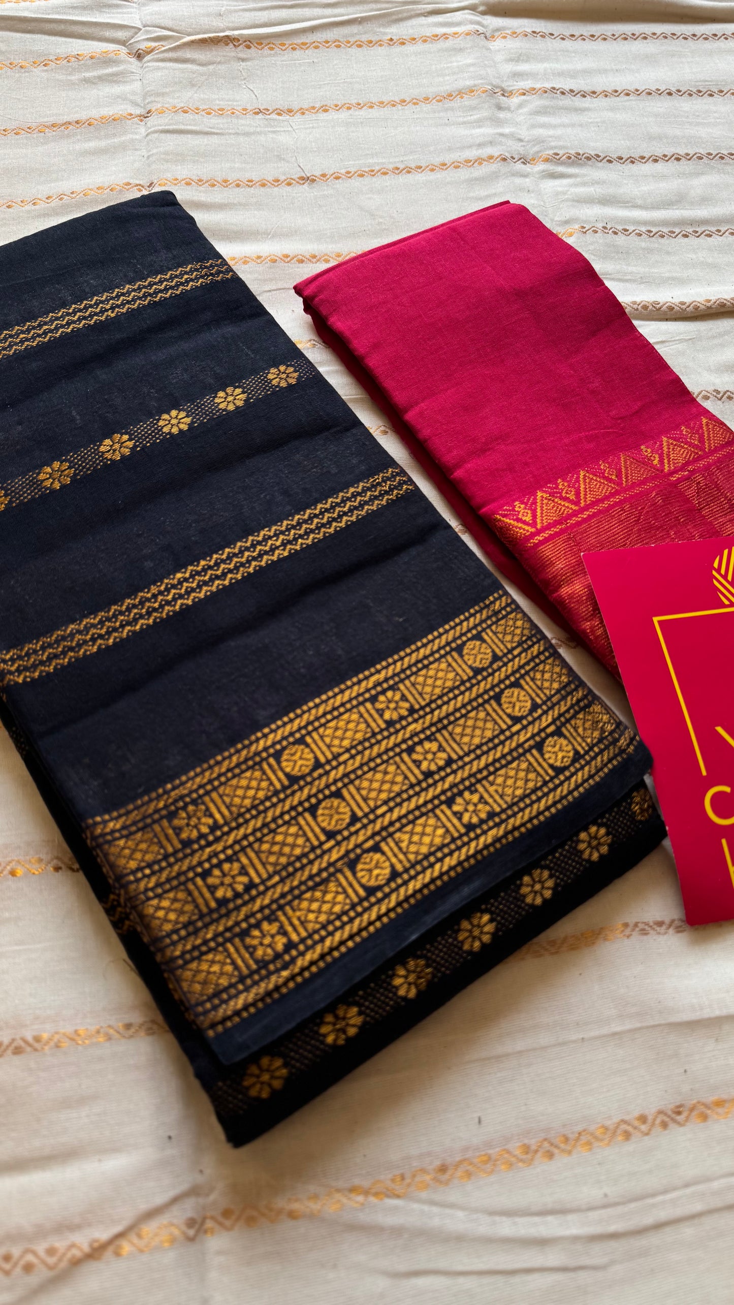 Black floral patterned velthaari, kattuchayam dyed madurai cotton saree  - YCCOTNMSAP215