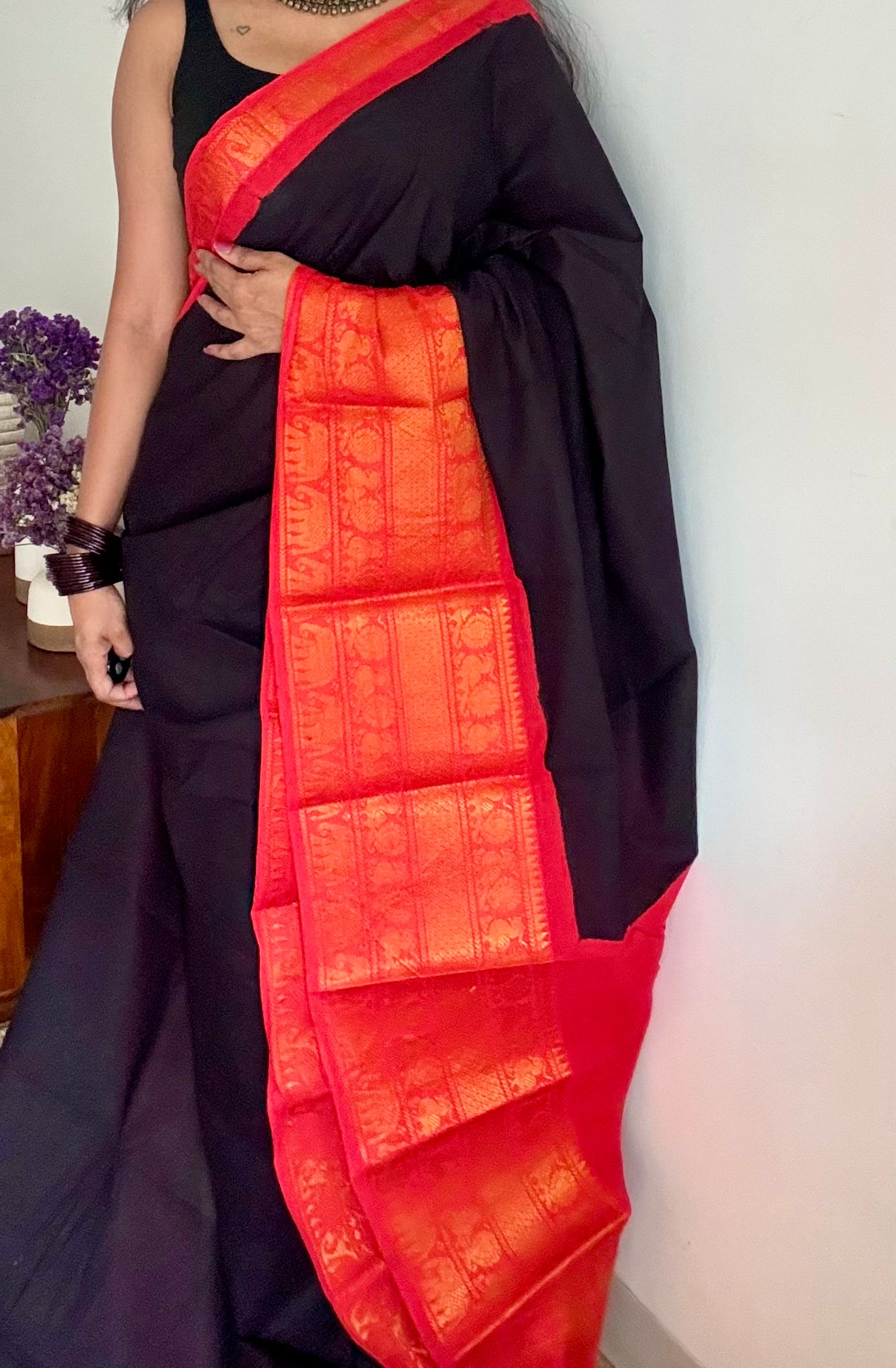 Black long border sungudi saree with chilli red contrast, kattuchayam dyed madurai cotton - YCCOTNMA252