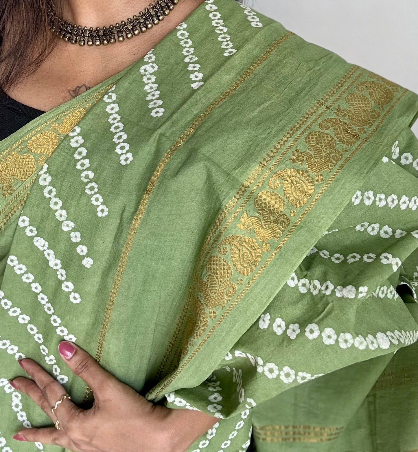 Pastel pista green, wax dot printed sungudi, kattuchayam dyed madurai cotton - YCCOTNMSAP159