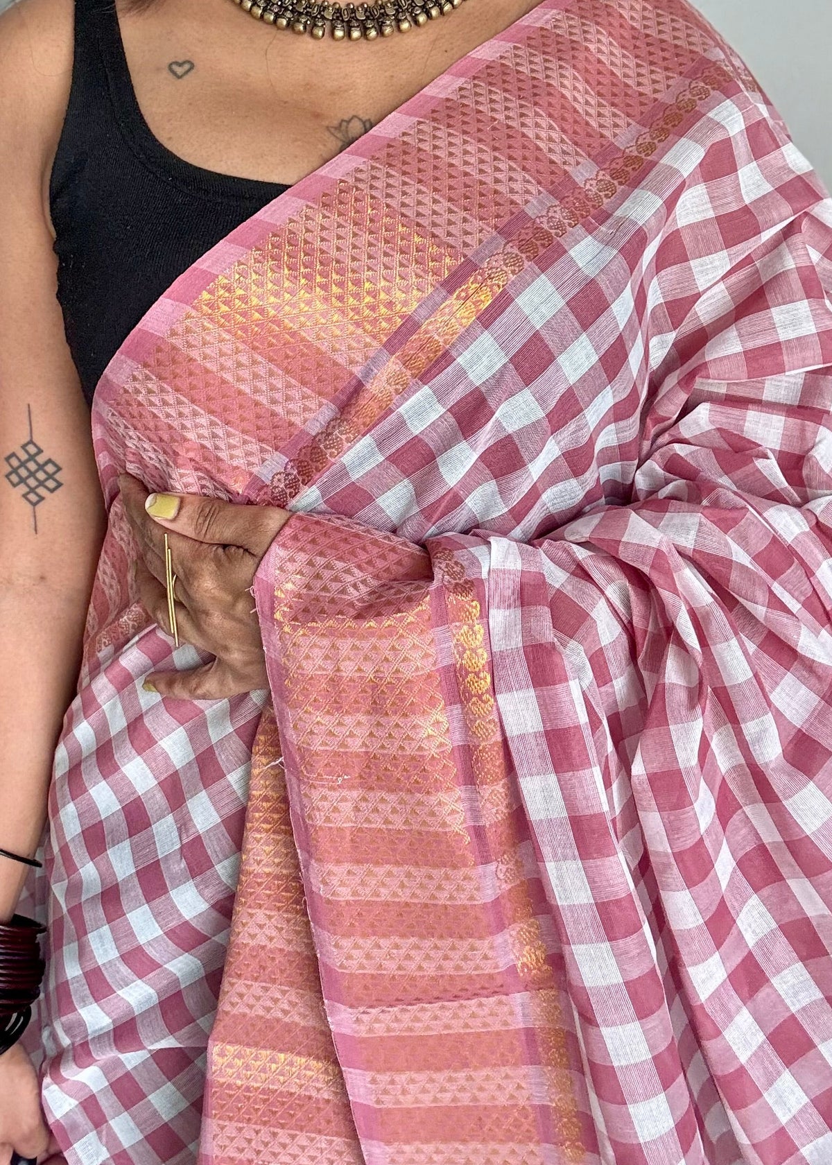 Chettinad cotton saree with mauve pink and white checks, zari motif border - YCCOTNCKSE46