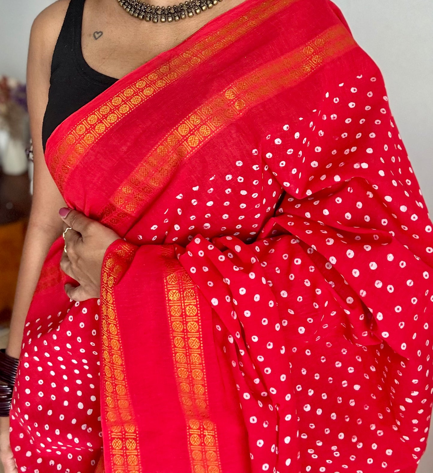 Chilli red, wax dot printed sungudi, kattuchayam dyed madurai cotton - YCCOTNMSAP155