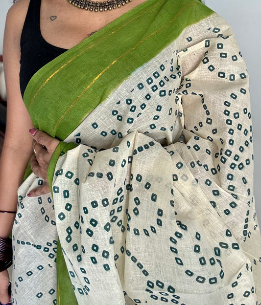 Ivory with light green contrast, kattuchayam dyed madurai cotton saree - YCCOTNMA238