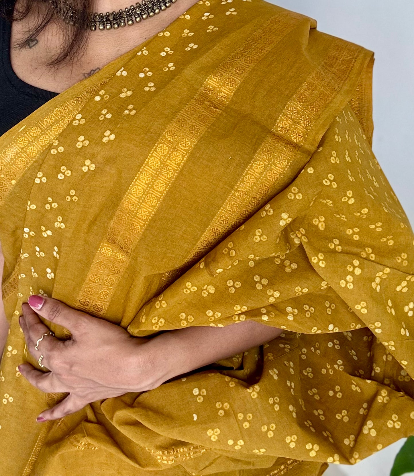 Ginger/mehendi green, wax dot printed sungudi, kattuchayam dyed madurai cotton - YCCOTNMSAP150