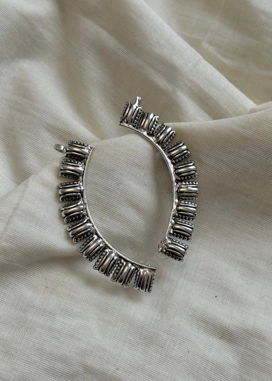 Oxidised silver, patterned earcuff - YCOSEEC302