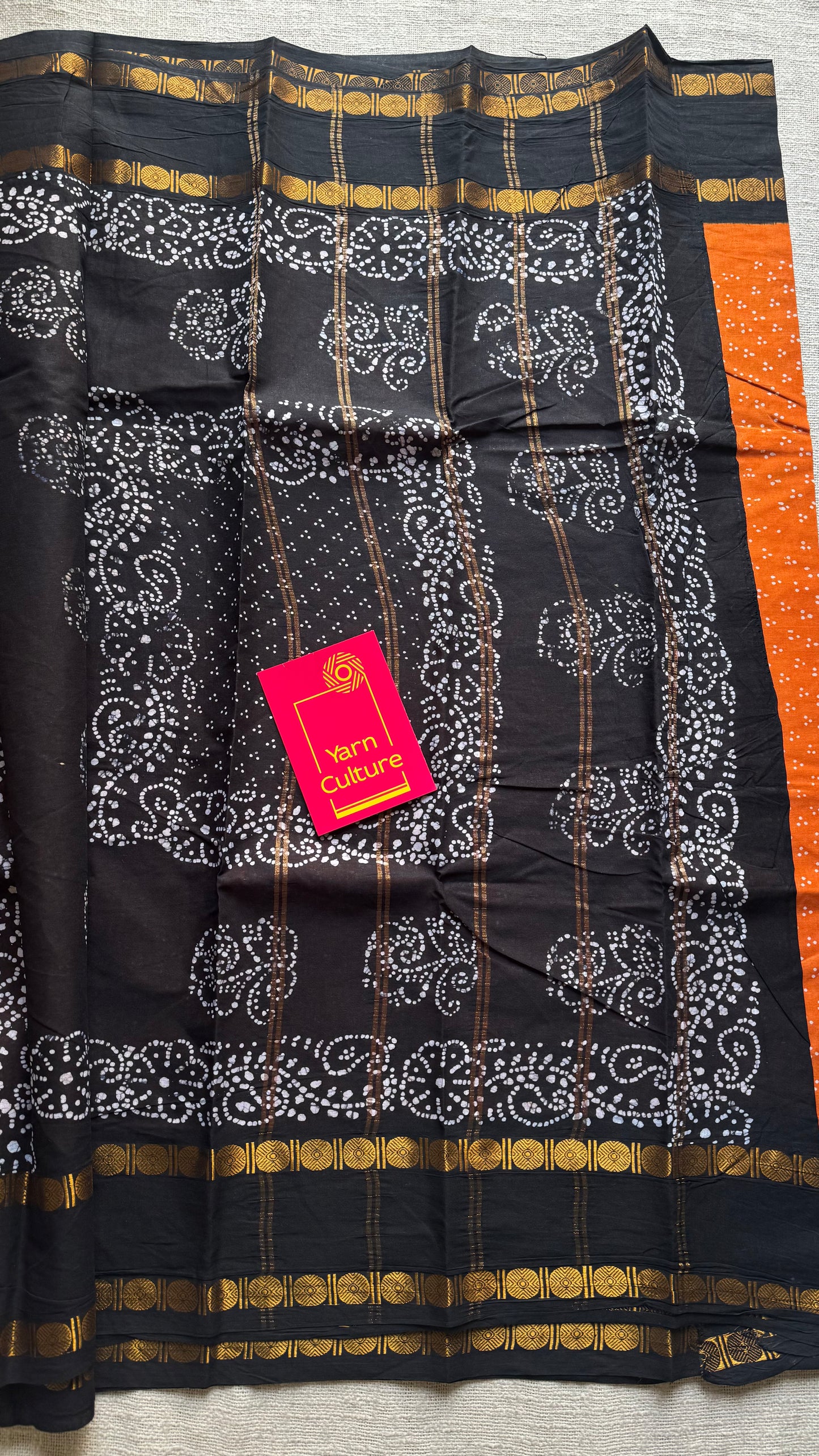 Orange with black contrast border, kattuchayam dyed madurai sungudi cotton saree - YCCOTNMSFE83