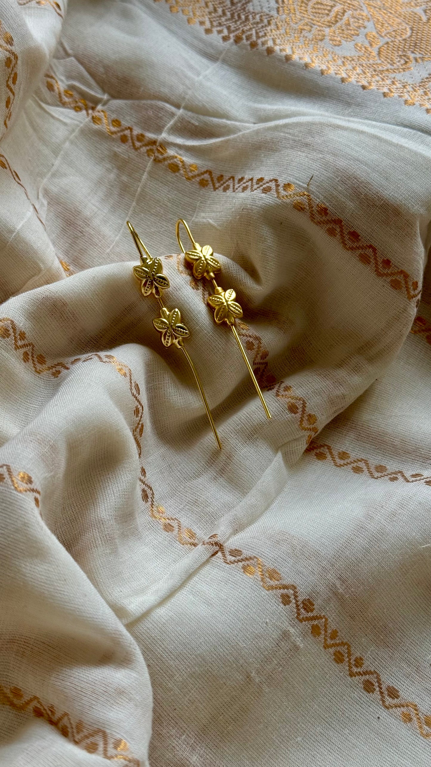 Gold plated, floral patterned earcuff - YCOSEC587
